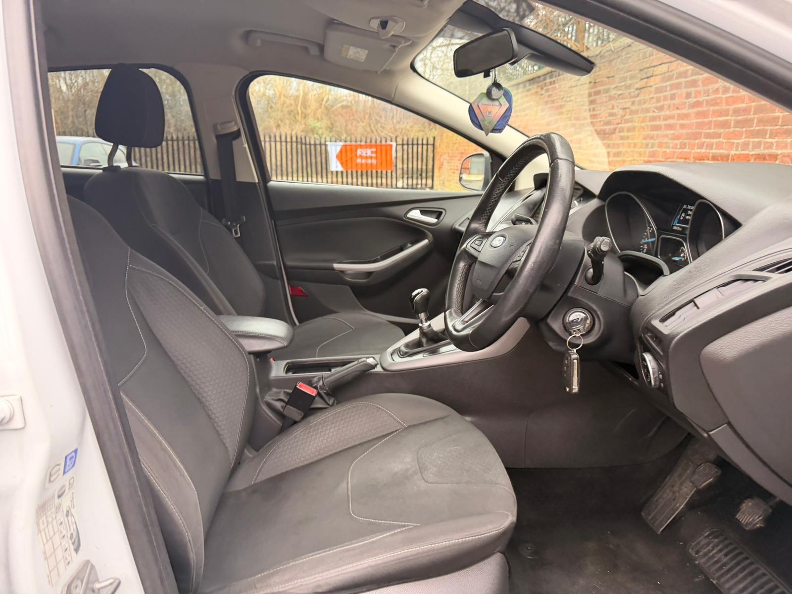 Ford Focus 1.0T EcoBoost Zetec Hatchback 5dr Petrol Manual Euro 6 (s/s) (125 ps)