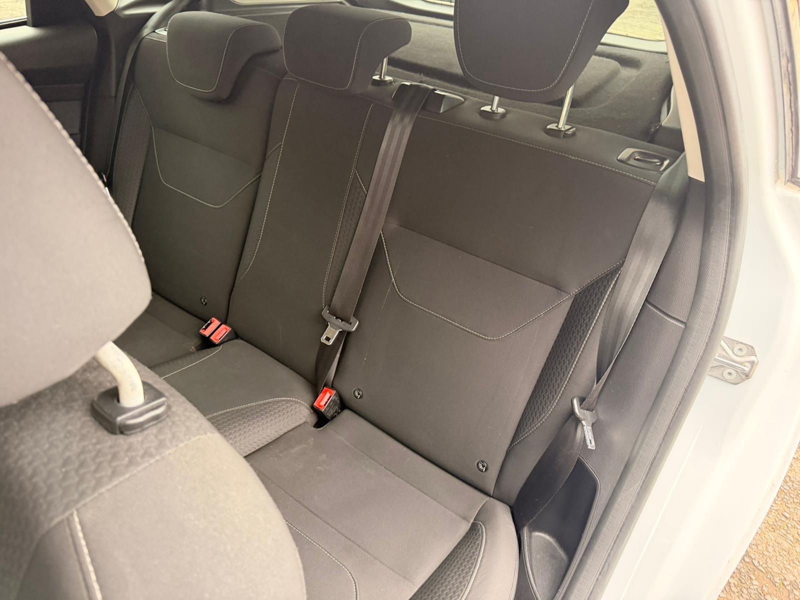 Ford Focus 1.0T EcoBoost Zetec Hatchback 5dr Petrol Manual Euro 6 (s/s) (125 ps)