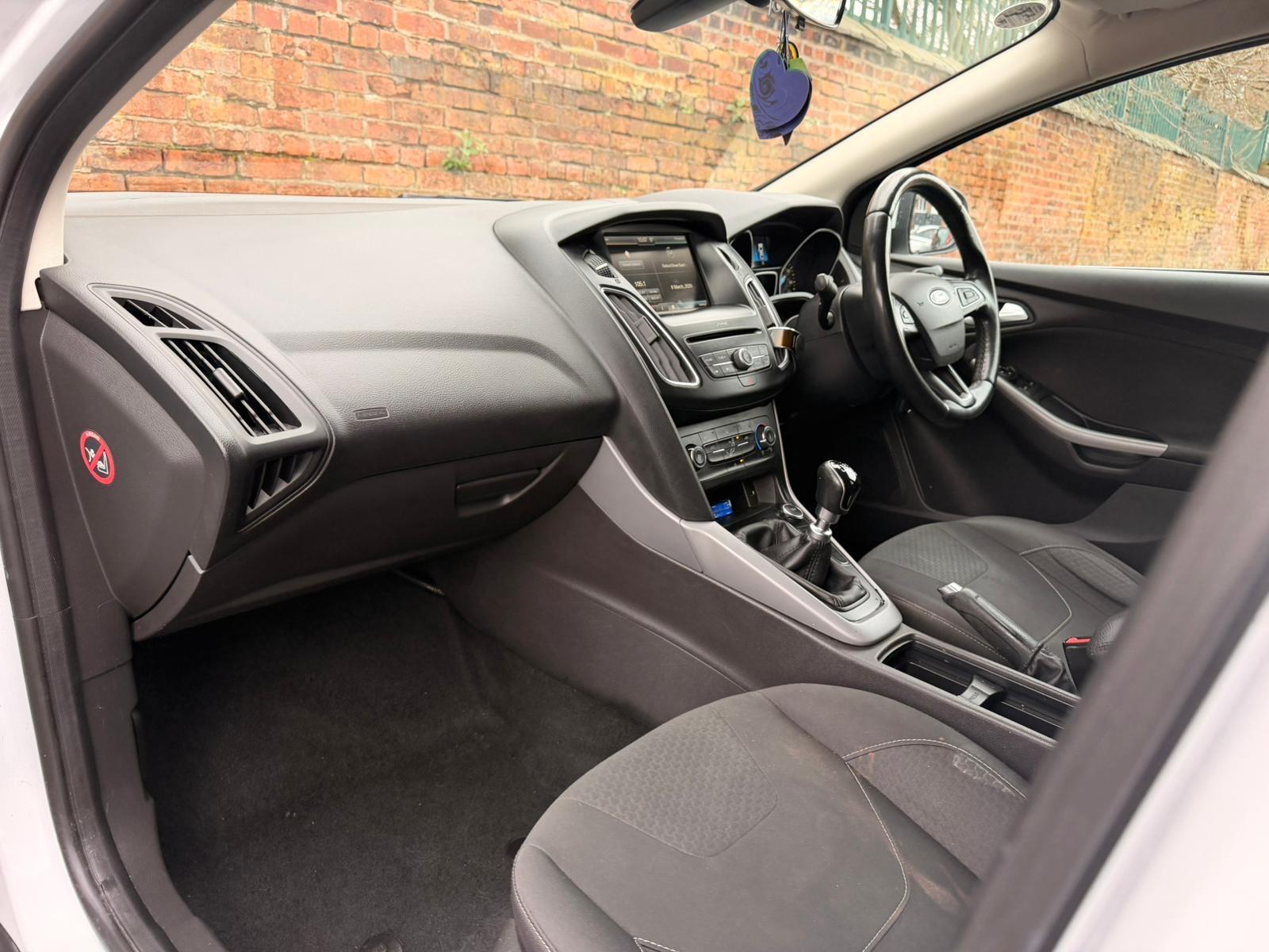 Ford Focus 1.0T EcoBoost Zetec Hatchback 5dr Petrol Manual Euro 6 (s/s) (125 ps)