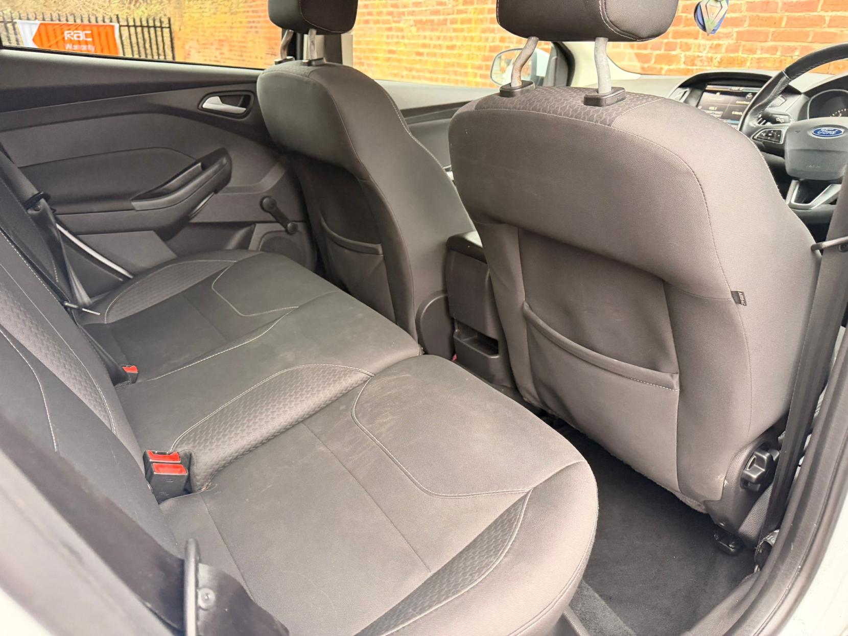 Ford Focus 1.0T EcoBoost Zetec Hatchback 5dr Petrol Manual Euro 6 (s/s) (125 ps)