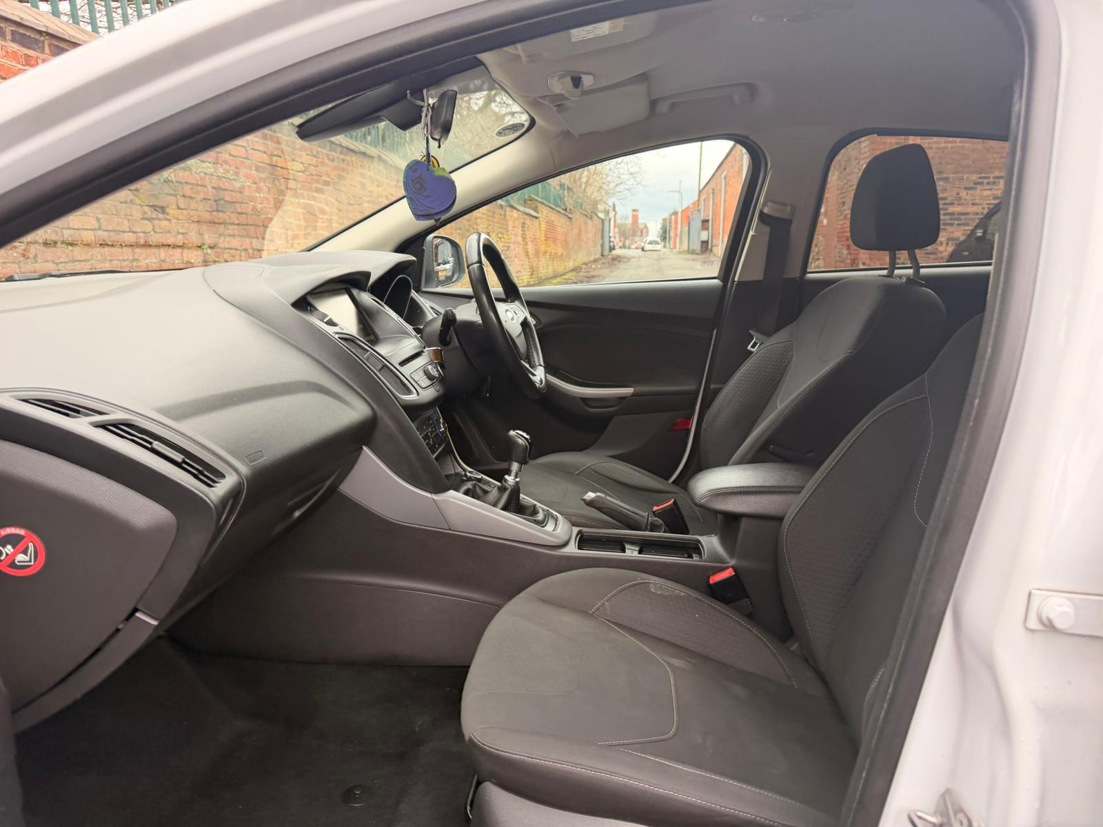 Ford Focus 1.0T EcoBoost Zetec Hatchback 5dr Petrol Manual Euro 6 (s/s) (125 ps)