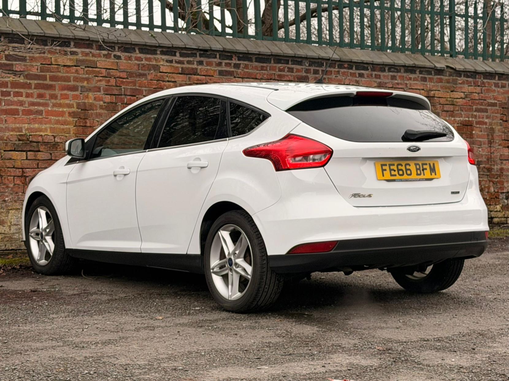 Ford Focus 1.0T EcoBoost Zetec Hatchback 5dr Petrol Manual Euro 6 (s/s) (125 ps)