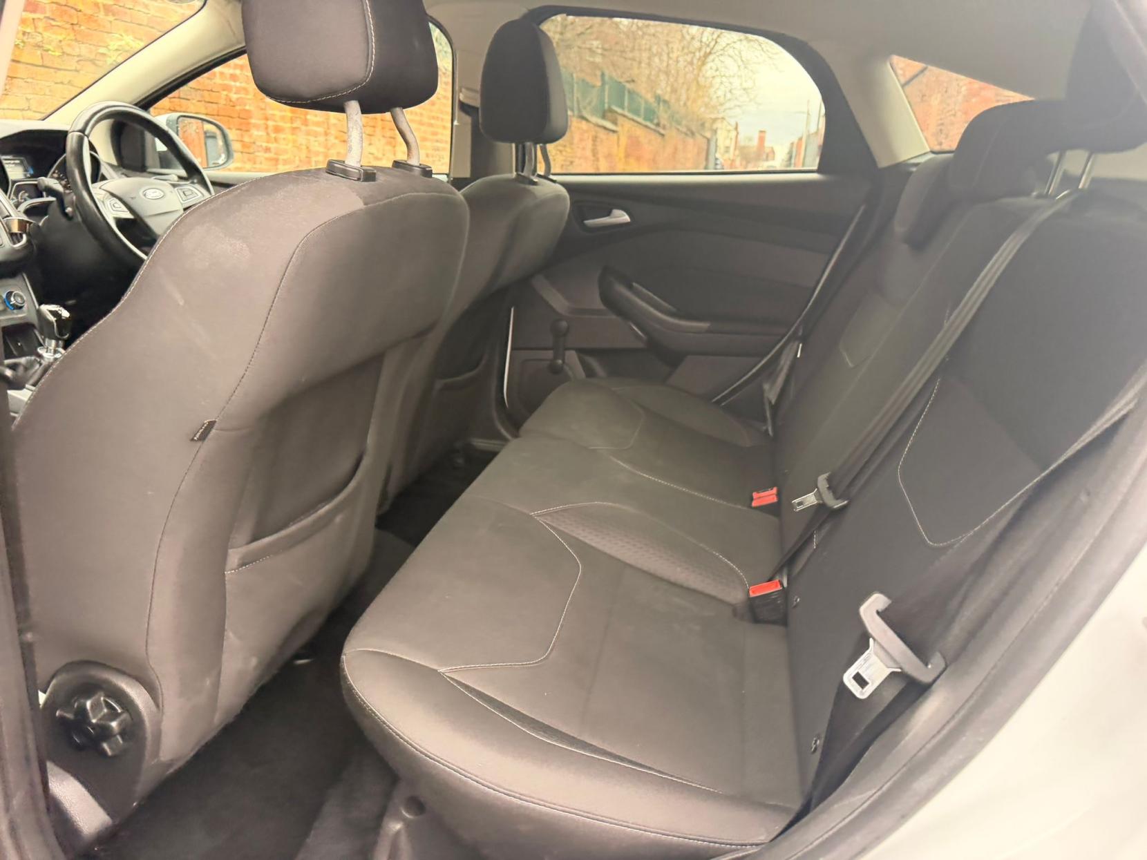 Ford Focus 1.0T EcoBoost Zetec Hatchback 5dr Petrol Manual Euro 6 (s/s) (125 ps)