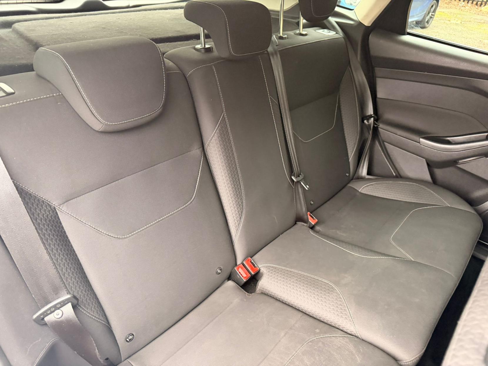 Ford Focus 1.0T EcoBoost Zetec Hatchback 5dr Petrol Manual Euro 6 (s/s) (125 ps)