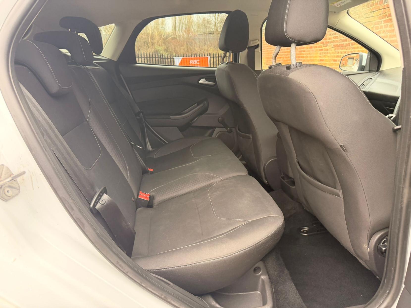 Ford Focus 1.0T EcoBoost Zetec Hatchback 5dr Petrol Manual Euro 6 (s/s) (125 ps)