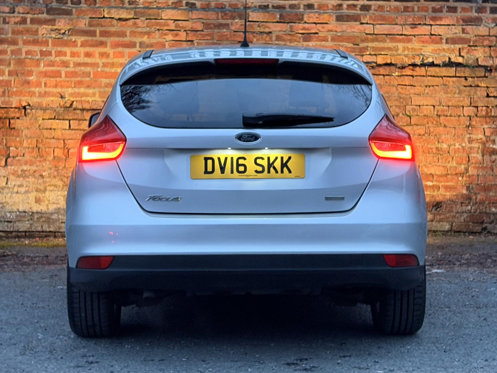 Ford Focus 1.0T EcoBoost Zetec Hatchback 5dr Petrol Manual Euro 6 (s/s) (125 ps)