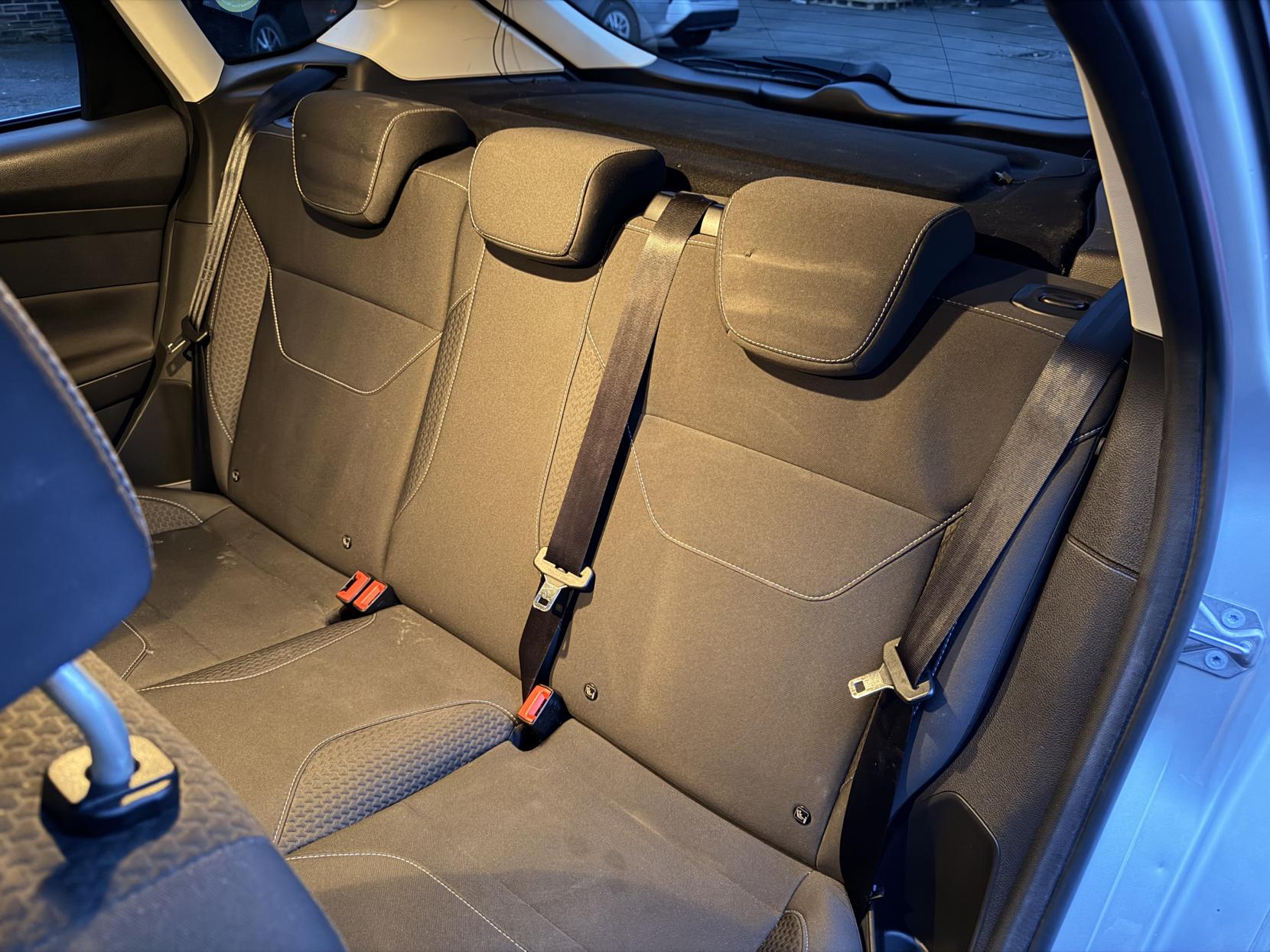 Ford Focus 1.0T EcoBoost Zetec Hatchback 5dr Petrol Manual Euro 6 (s/s) (125 ps)