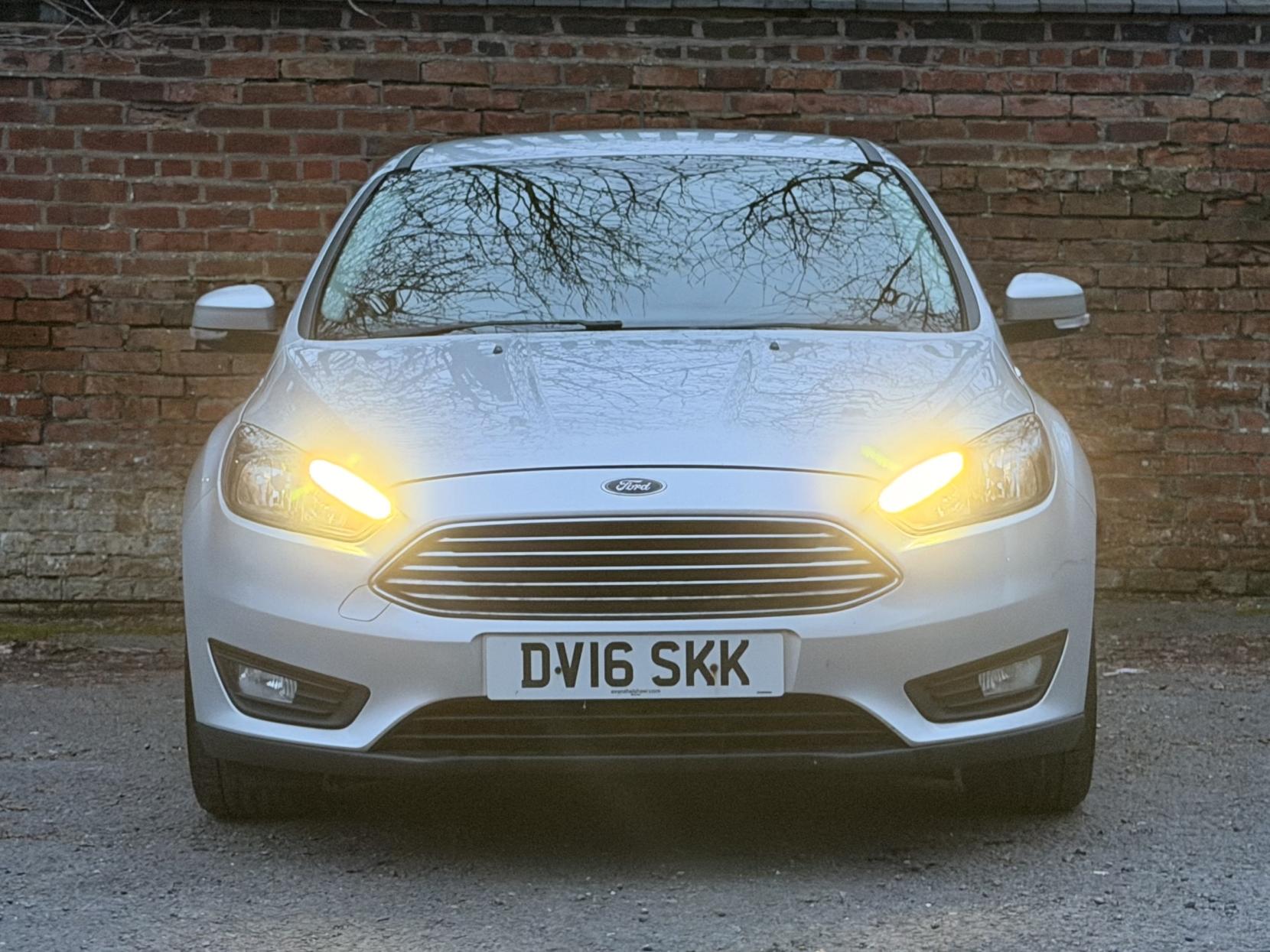 Ford Focus 1.0T EcoBoost Zetec Hatchback 5dr Petrol Manual Euro 6 (s/s) (125 ps)