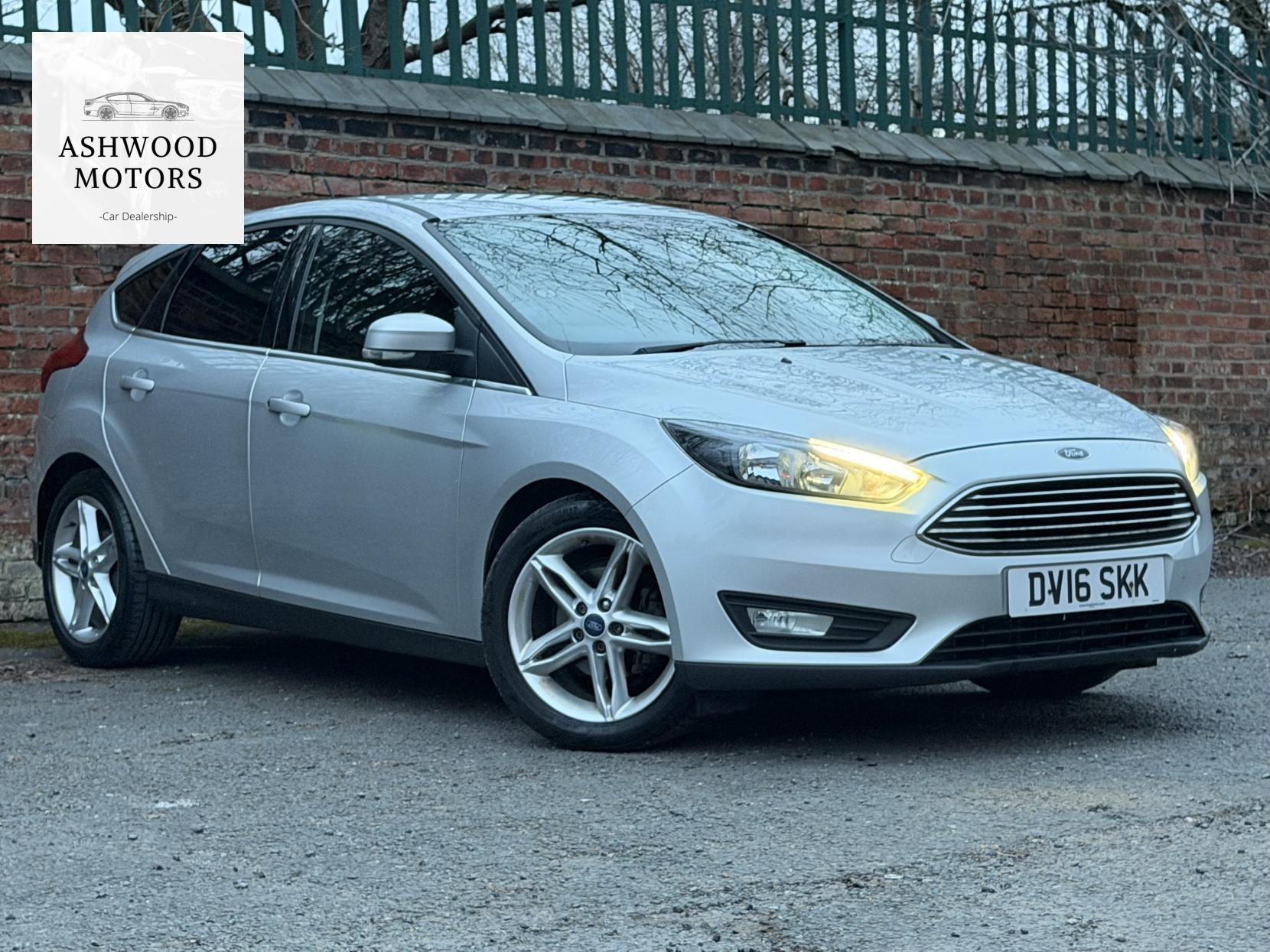 Ford Focus 1.0T EcoBoost Zetec Hatchback 5dr Petrol Manual Euro 6 (s/s) (125 ps)