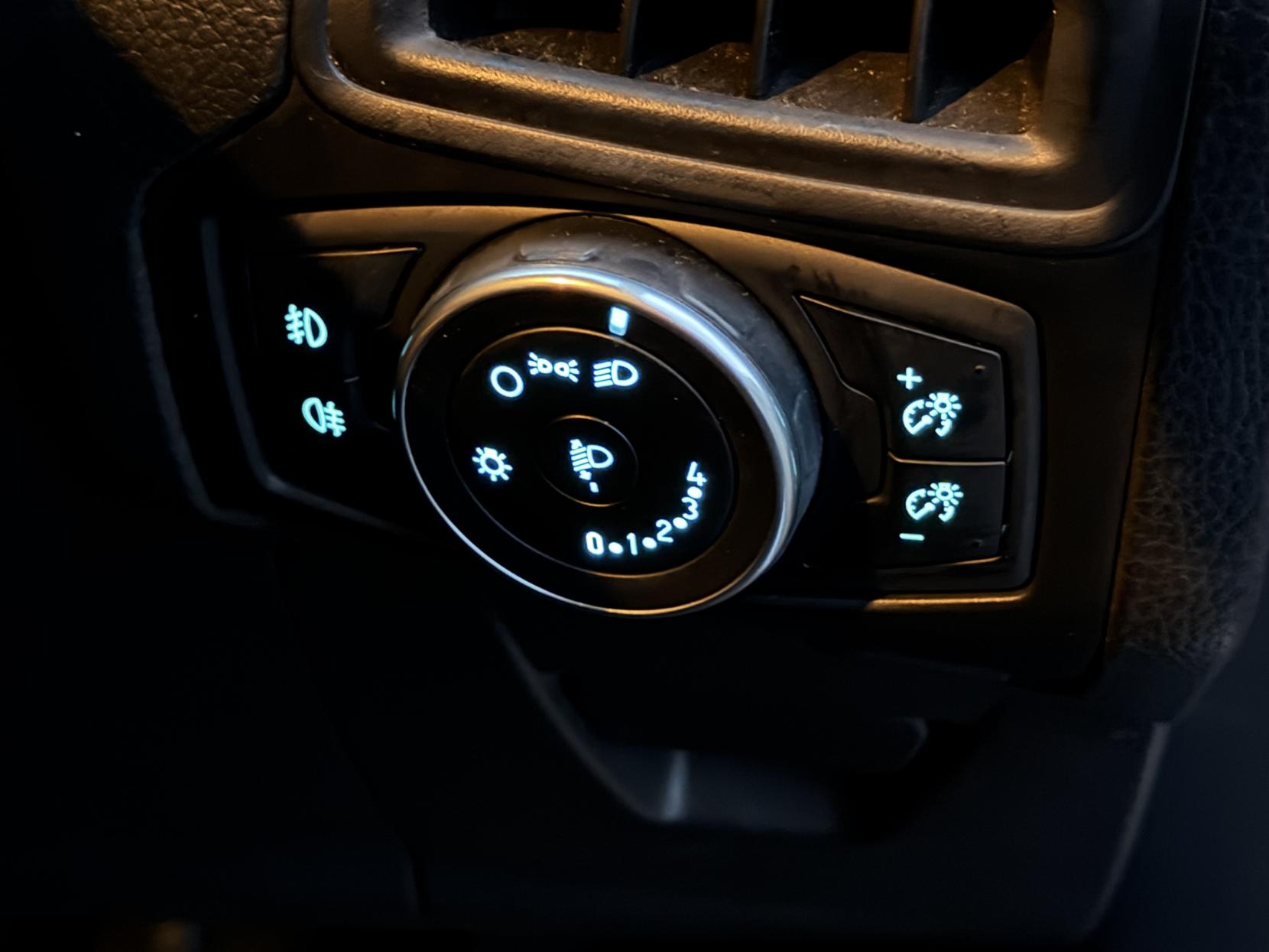 Ford Focus 1.0T EcoBoost Zetec Hatchback 5dr Petrol Manual Euro 6 (s/s) (125 ps)