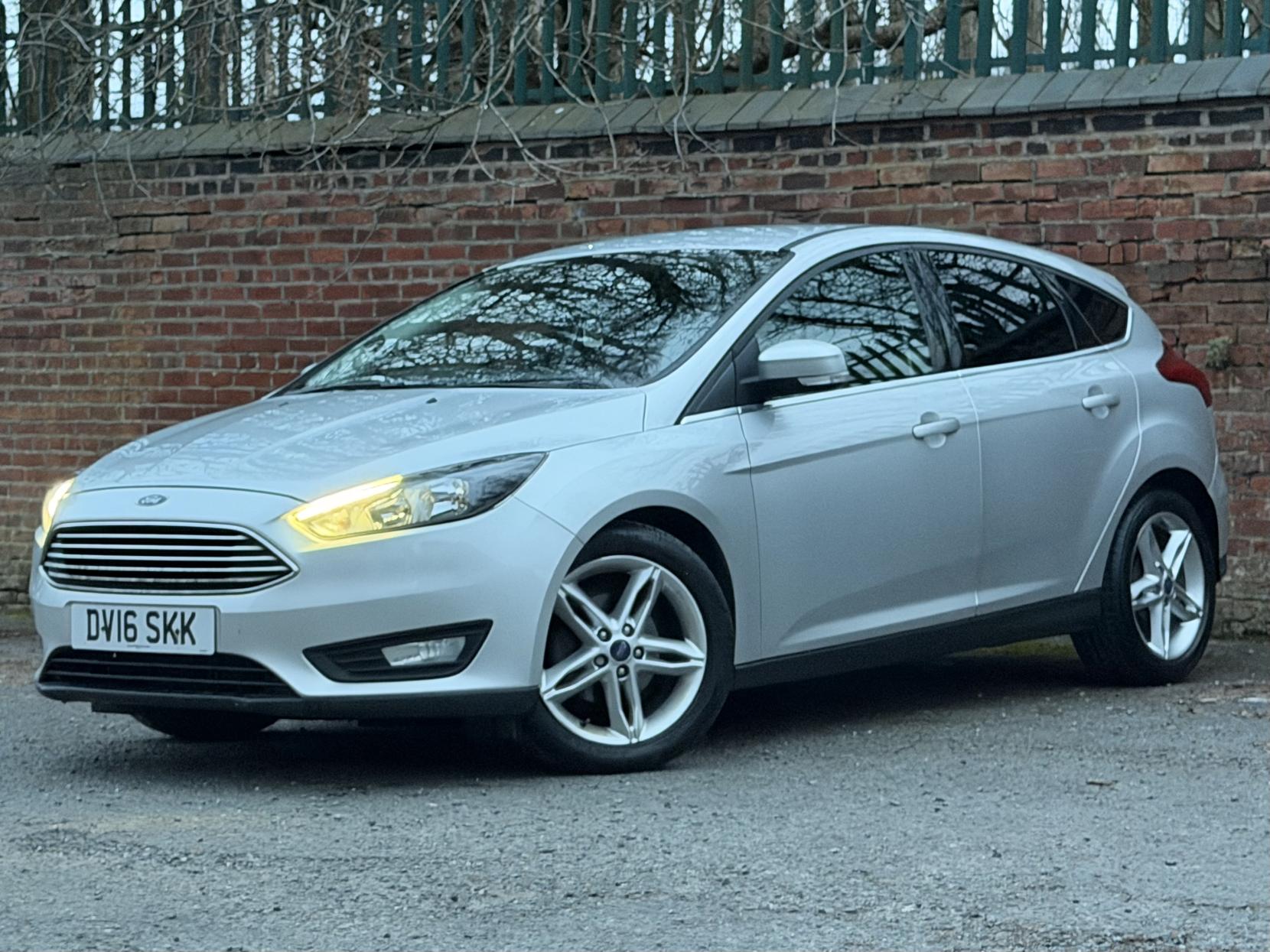 Ford Focus 1.0T EcoBoost Zetec Hatchback 5dr Petrol Manual Euro 6 (s/s) (125 ps)