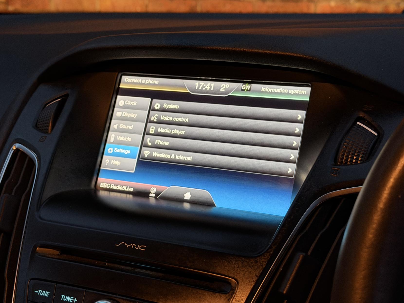 Ford Focus 1.0T EcoBoost Zetec Hatchback 5dr Petrol Manual Euro 6 (s/s) (125 ps)