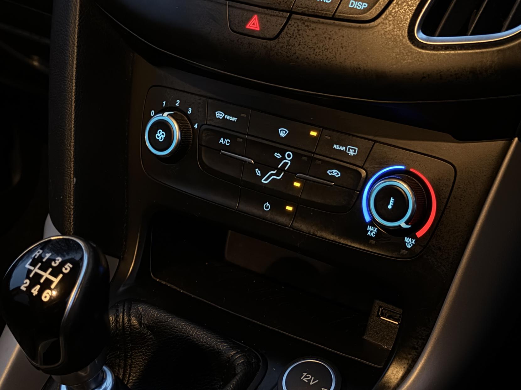 Ford Focus 1.0T EcoBoost Zetec Hatchback 5dr Petrol Manual Euro 6 (s/s) (125 ps)