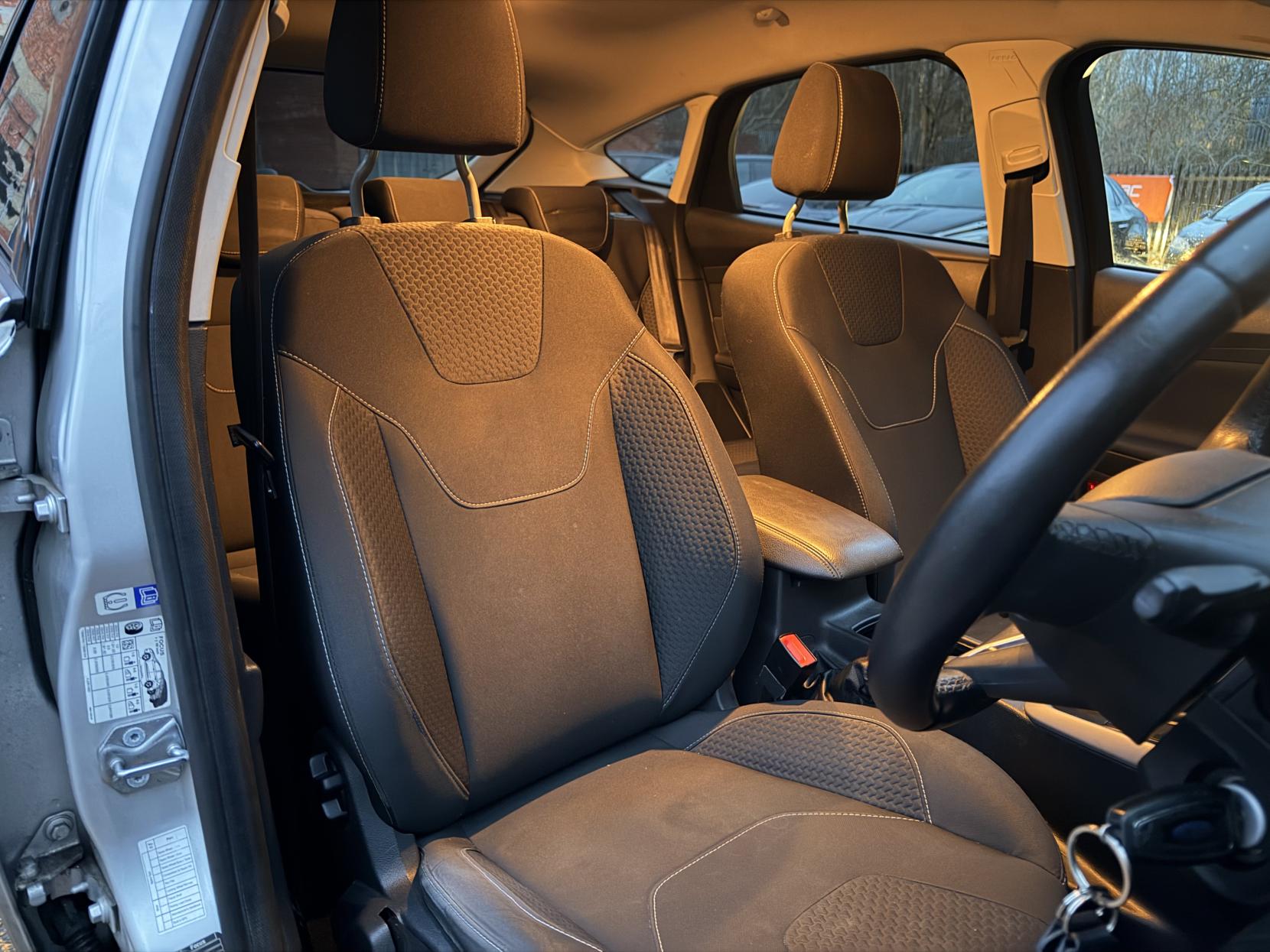 Ford Focus 1.0T EcoBoost Zetec Hatchback 5dr Petrol Manual Euro 6 (s/s) (125 ps)