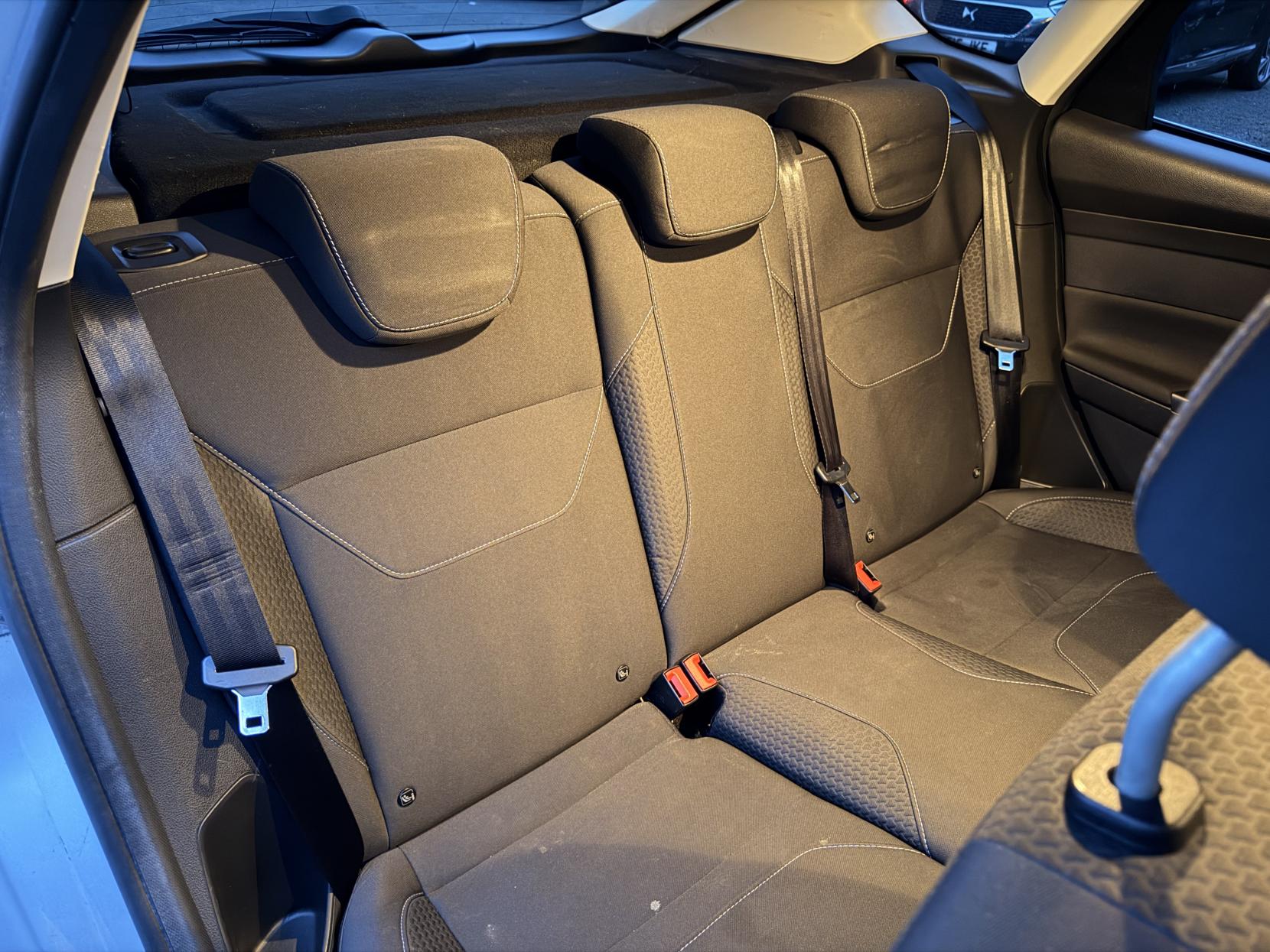 Ford Focus 1.0T EcoBoost Zetec Hatchback 5dr Petrol Manual Euro 6 (s/s) (125 ps)