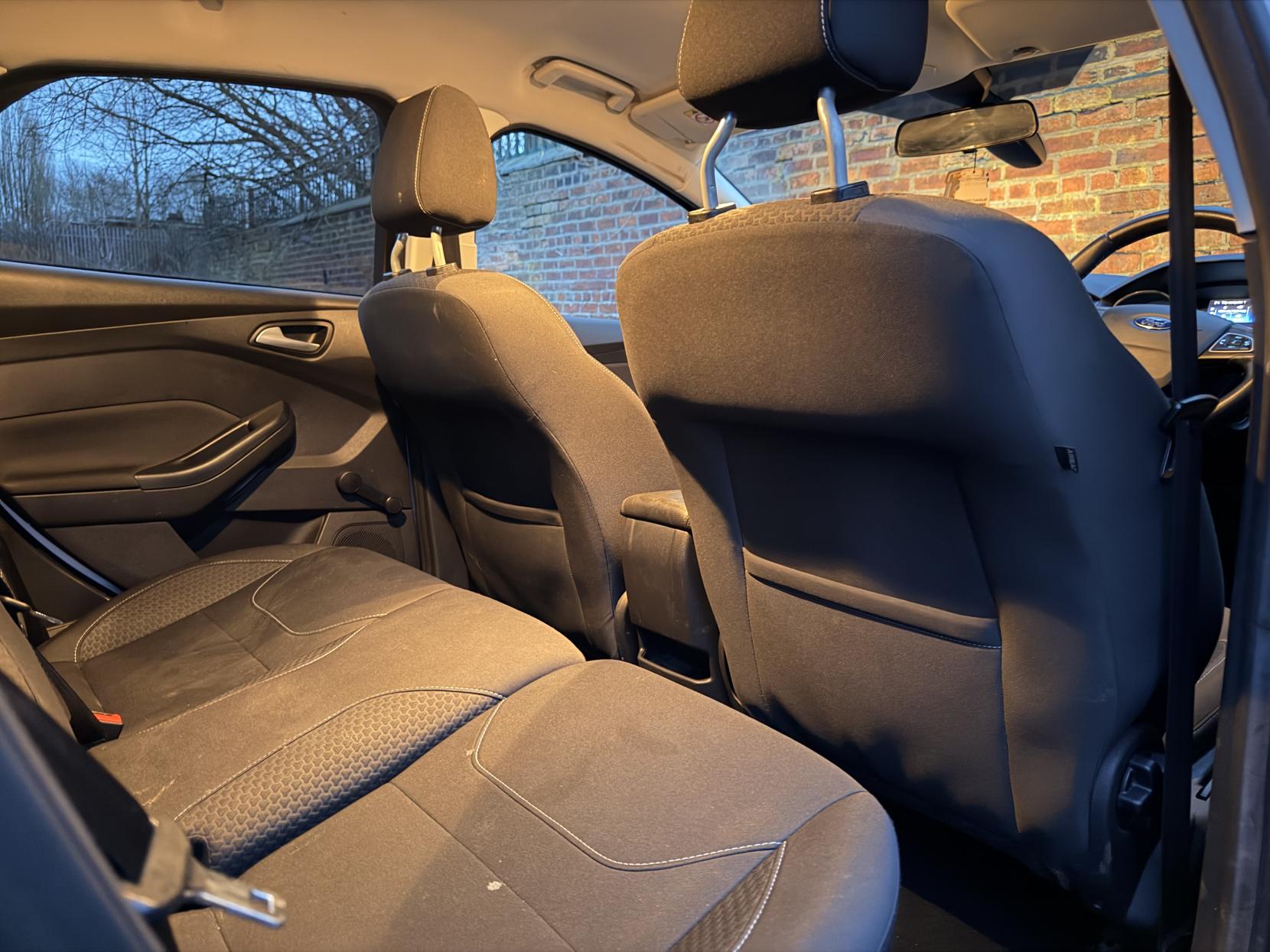 Ford Focus 1.0T EcoBoost Zetec Hatchback 5dr Petrol Manual Euro 6 (s/s) (125 ps)