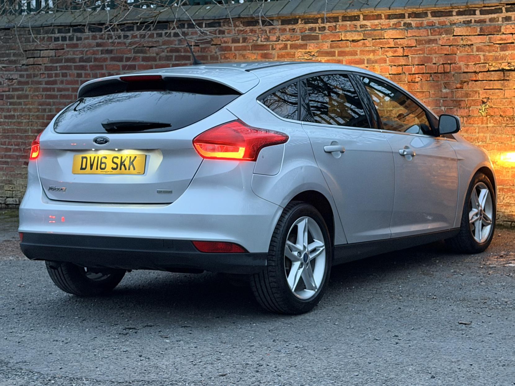 Ford Focus 1.0T EcoBoost Zetec Hatchback 5dr Petrol Manual Euro 6 (s/s) (125 ps)