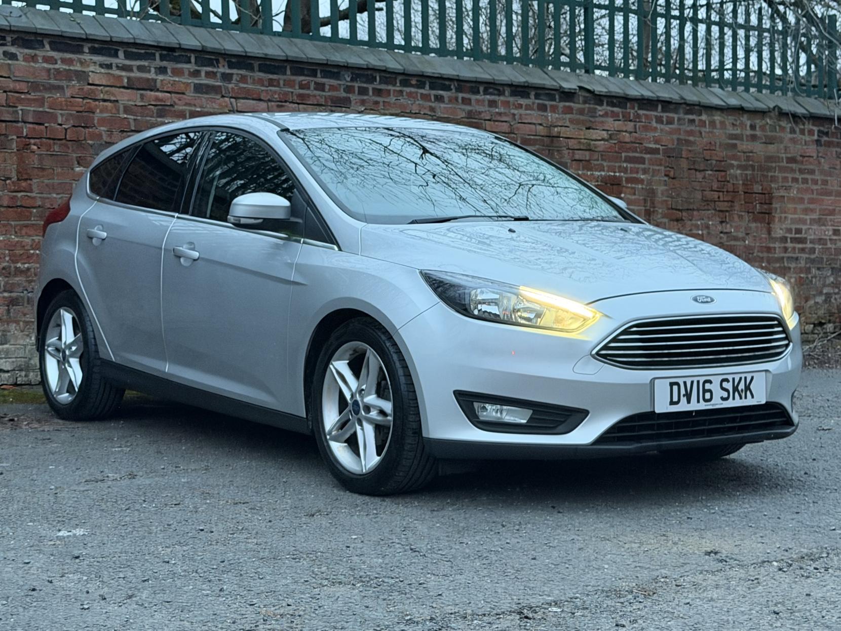 Ford Focus 1.0T EcoBoost Zetec Hatchback 5dr Petrol Manual Euro 6 (s/s) (125 ps)