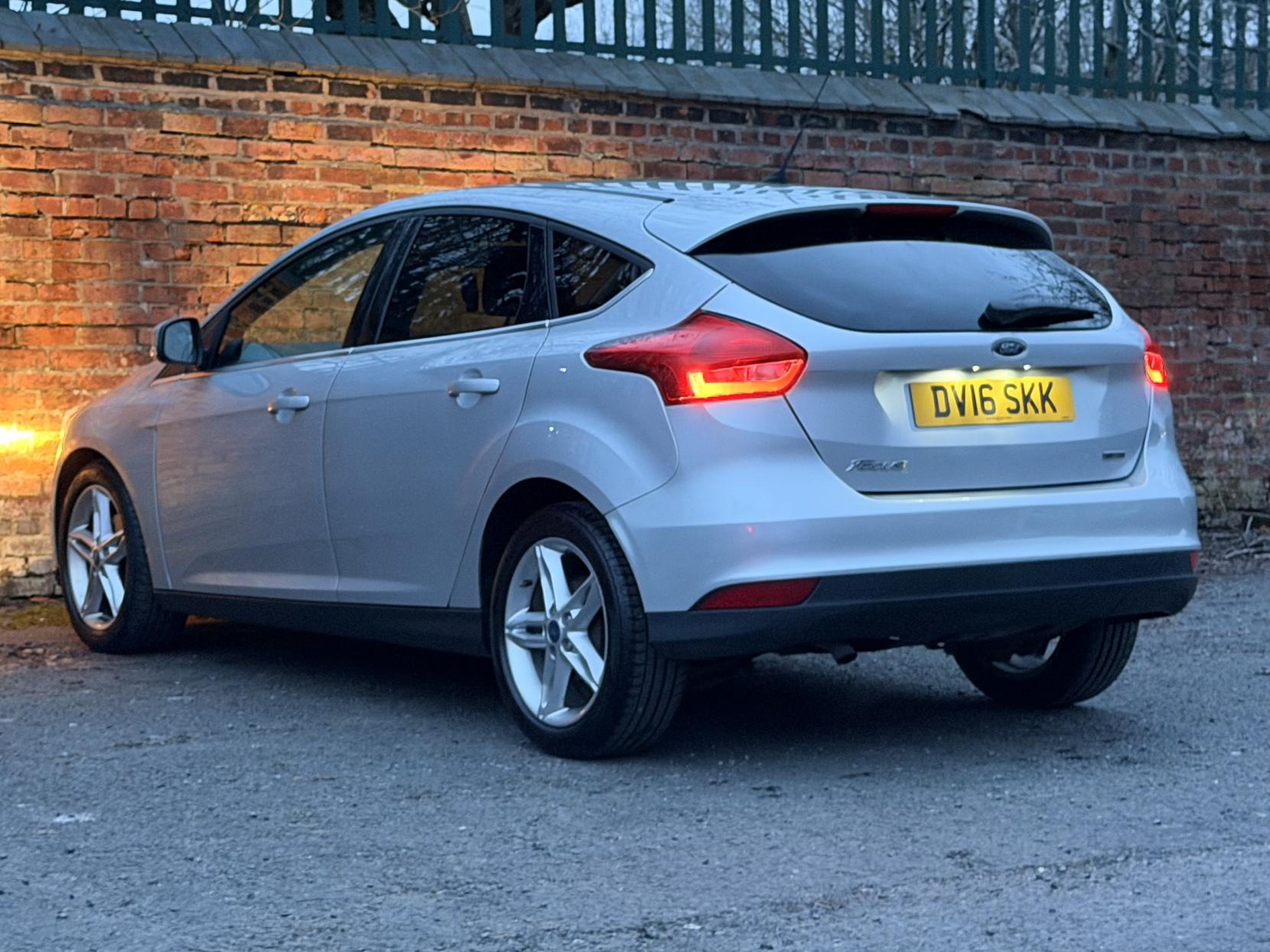 Ford Focus 1.0T EcoBoost Zetec Hatchback 5dr Petrol Manual Euro 6 (s/s) (125 ps)