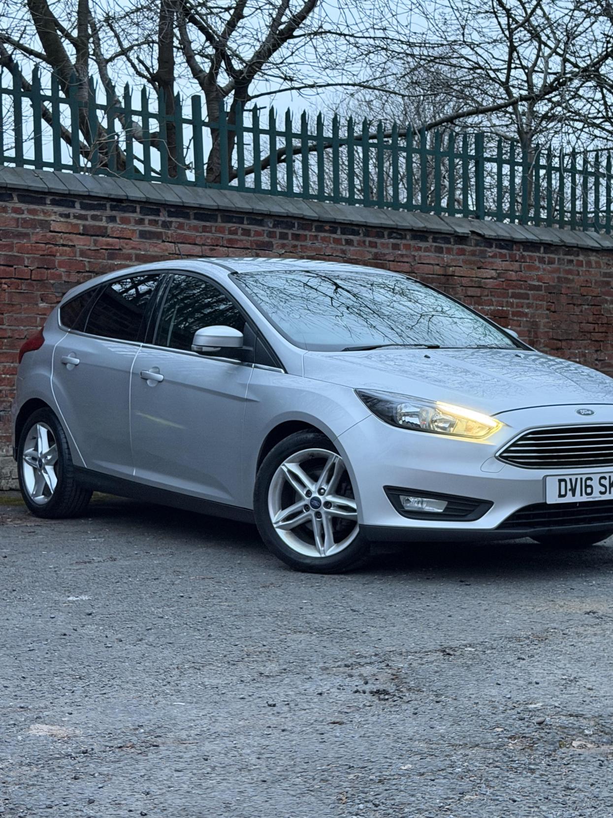 Ford Focus 1.0T EcoBoost Zetec Hatchback 5dr Petrol Manual Euro 6 (s/s) (125 ps)