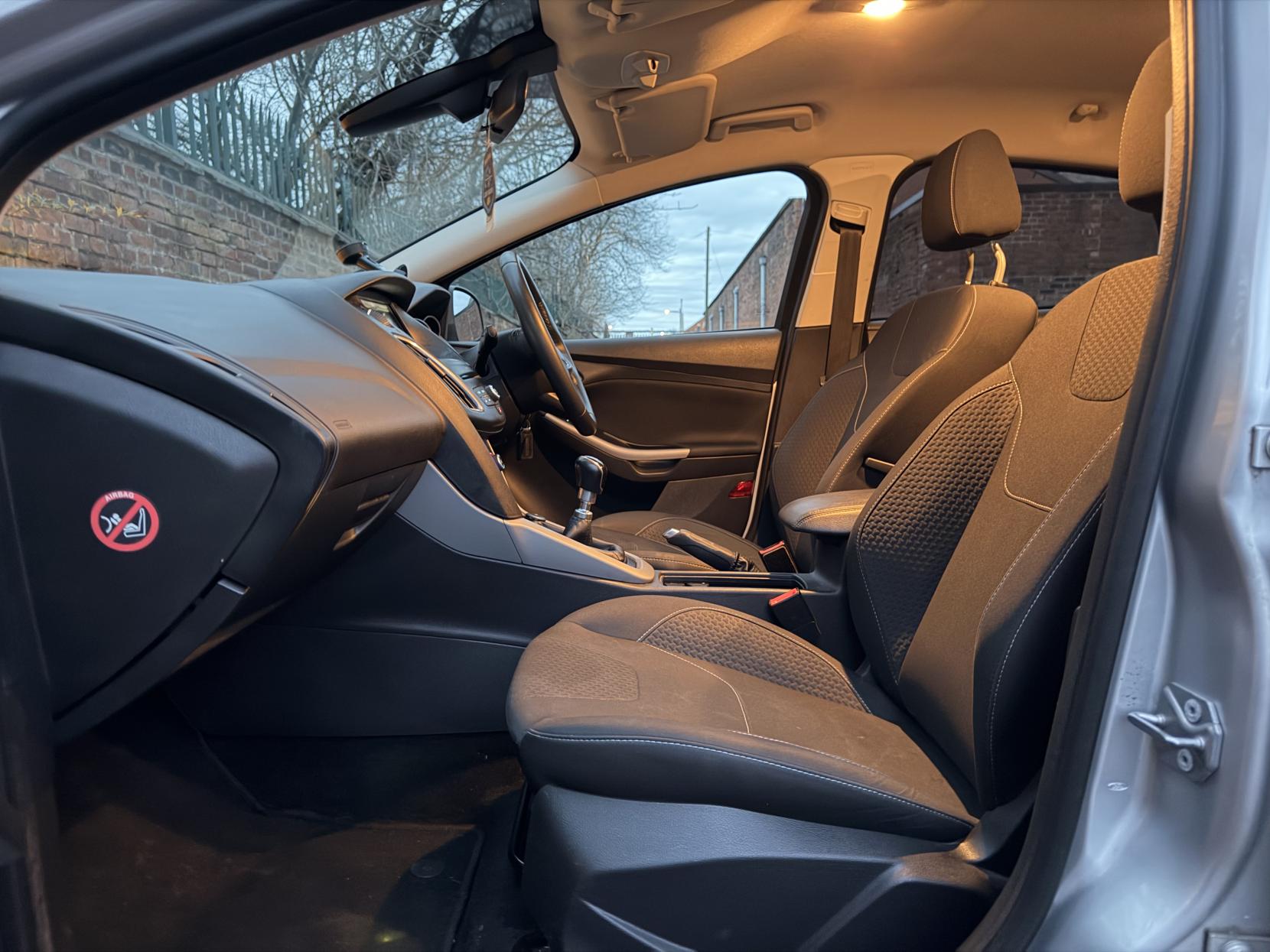 Ford Focus 1.0T EcoBoost Zetec Hatchback 5dr Petrol Manual Euro 6 (s/s) (125 ps)