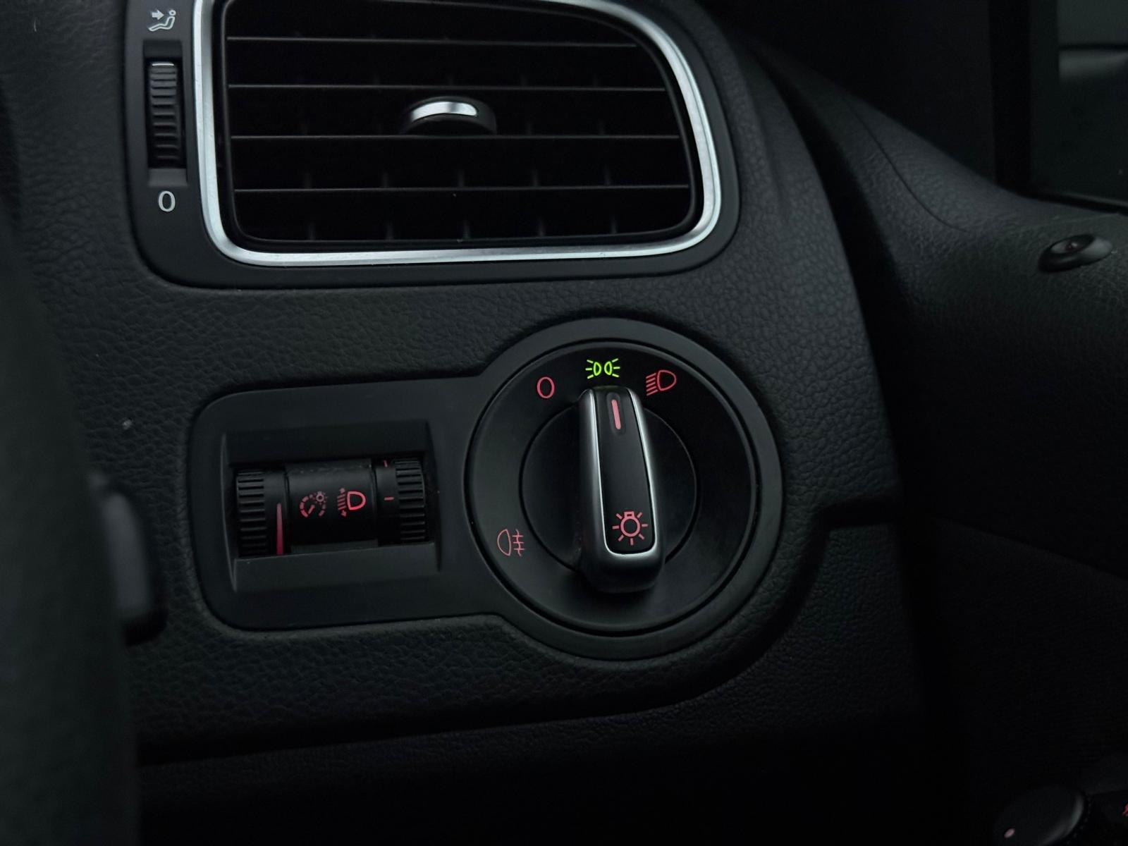 Volkswagen Polo 1.4 SE Hatchback 5dr Petrol DSG Euro 5 (85 ps)