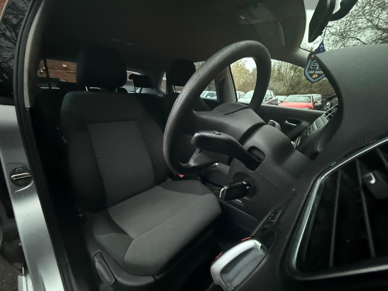 Volkswagen Polo 1.4 SE Hatchback 5dr Petrol DSG Euro 5 (85 ps)