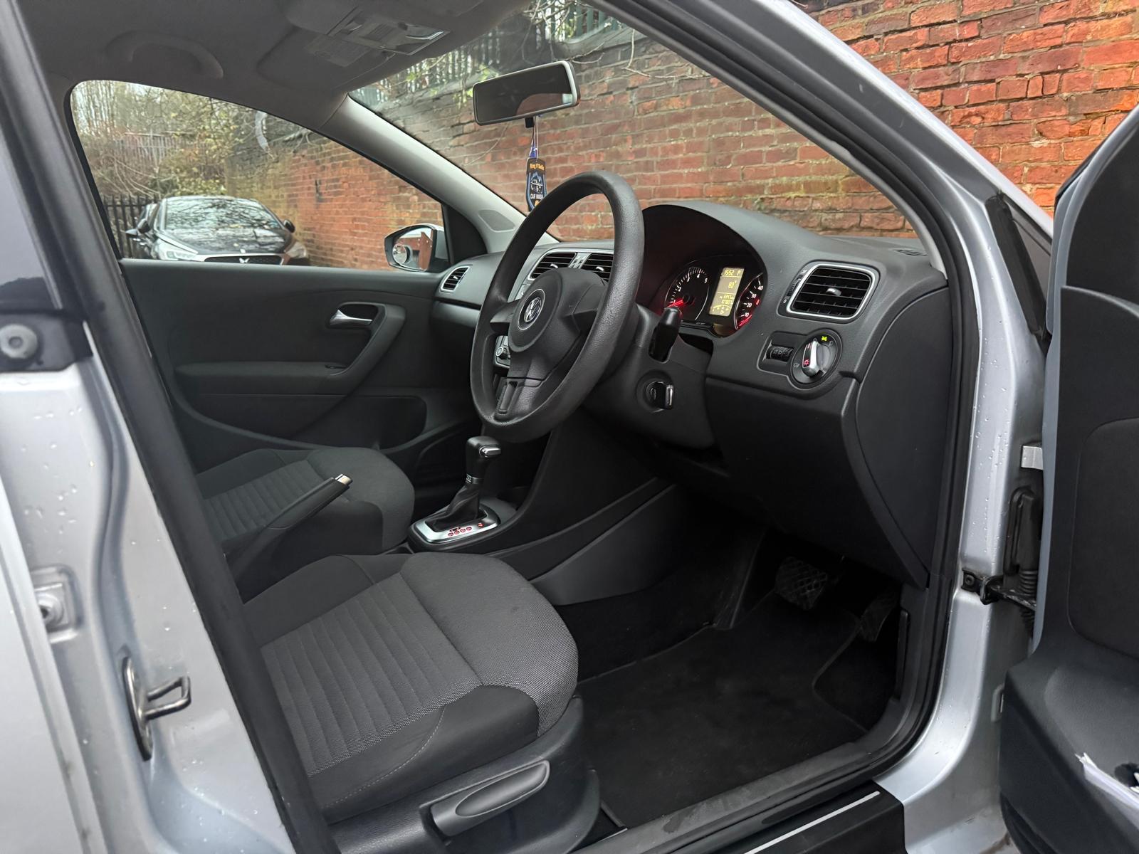 Volkswagen Polo 1.4 SE Hatchback 5dr Petrol DSG Euro 5 (85 ps)