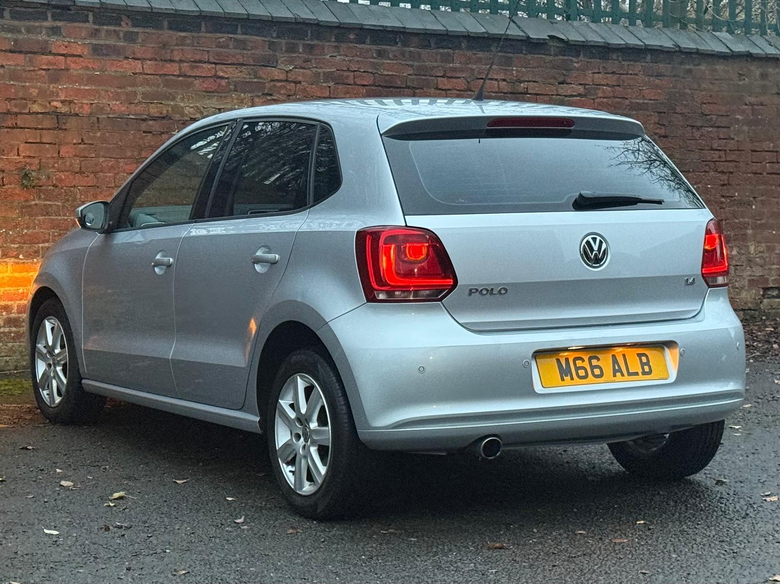 Volkswagen Polo 1.4 SE Hatchback 5dr Petrol DSG Euro 5 (85 ps)