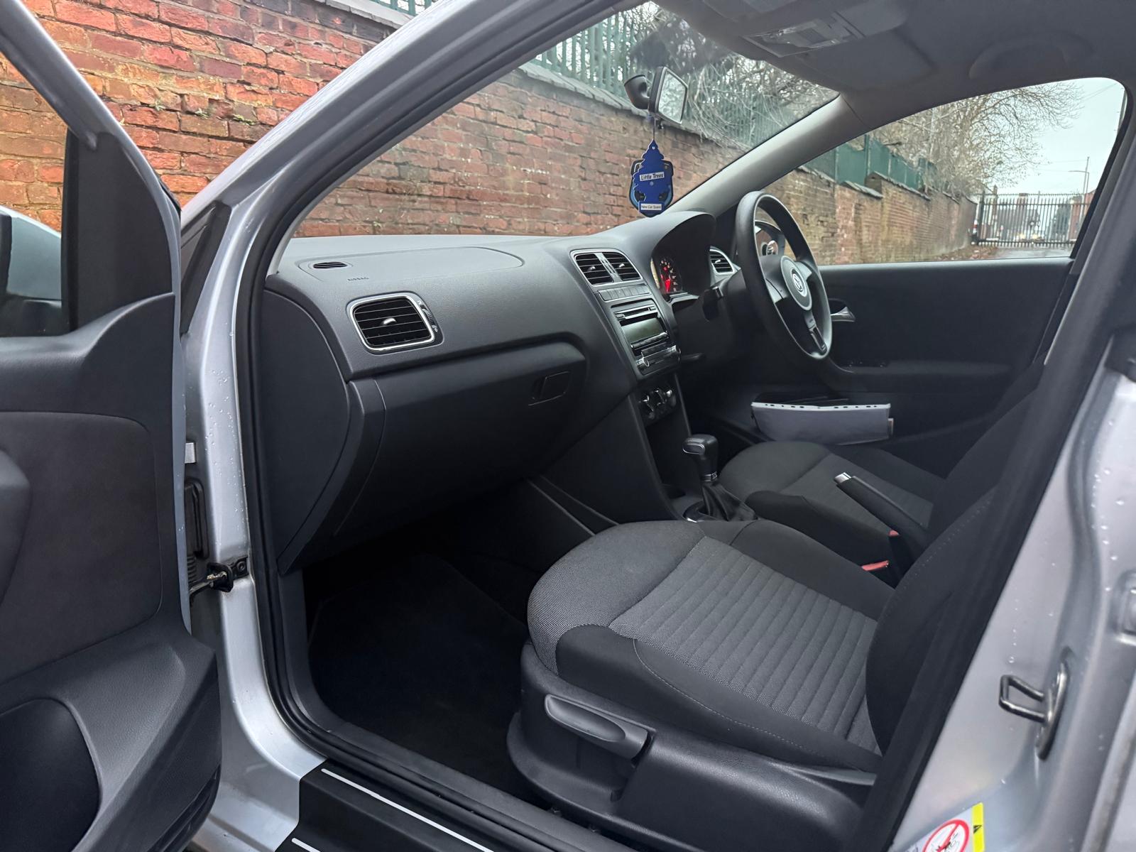 Volkswagen Polo 1.4 SE Hatchback 5dr Petrol DSG Euro 5 (85 ps)