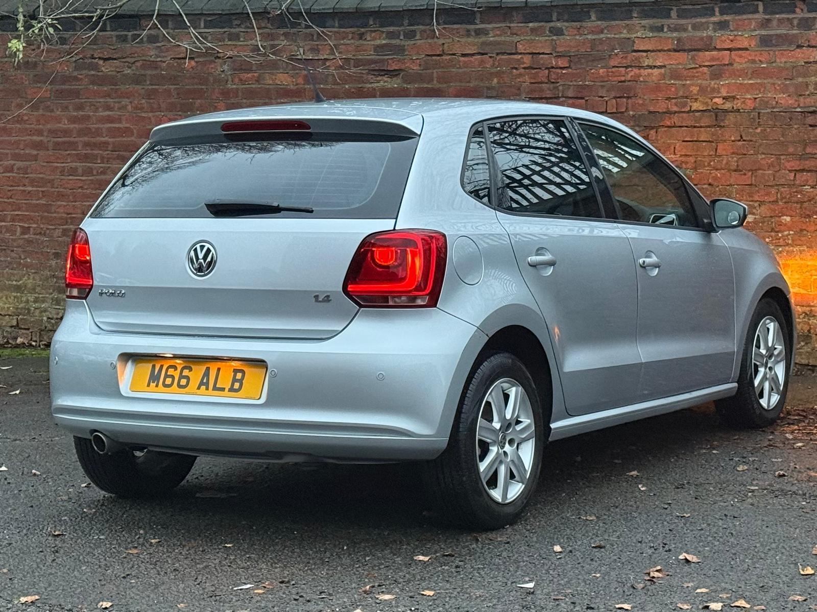 Volkswagen Polo 1.4 SE Hatchback 5dr Petrol DSG Euro 5 (85 ps)