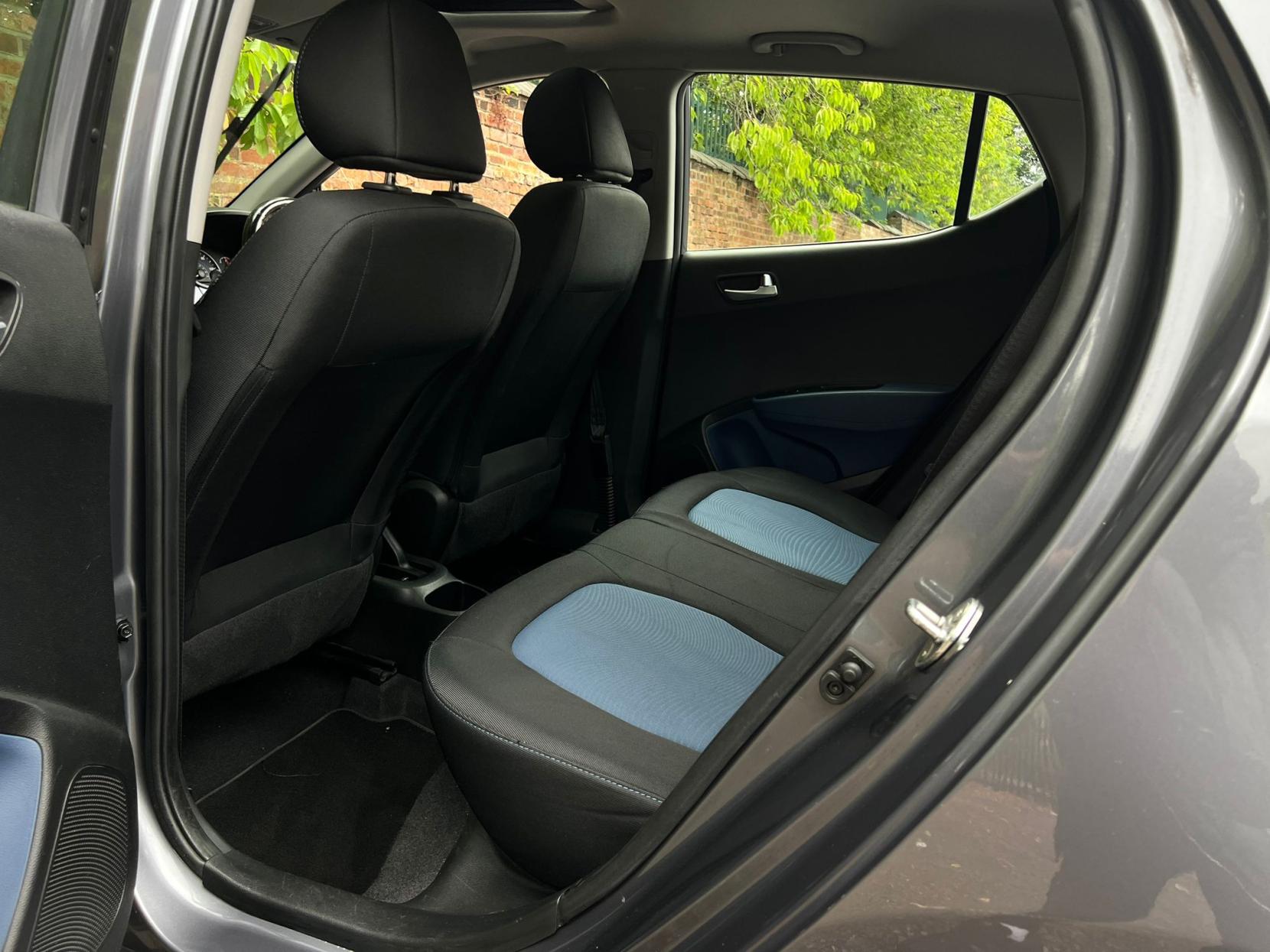 Hyundai i10 1.2 Premium SE Hatchback 5dr Petrol Auto Euro 5 (87 ps)
