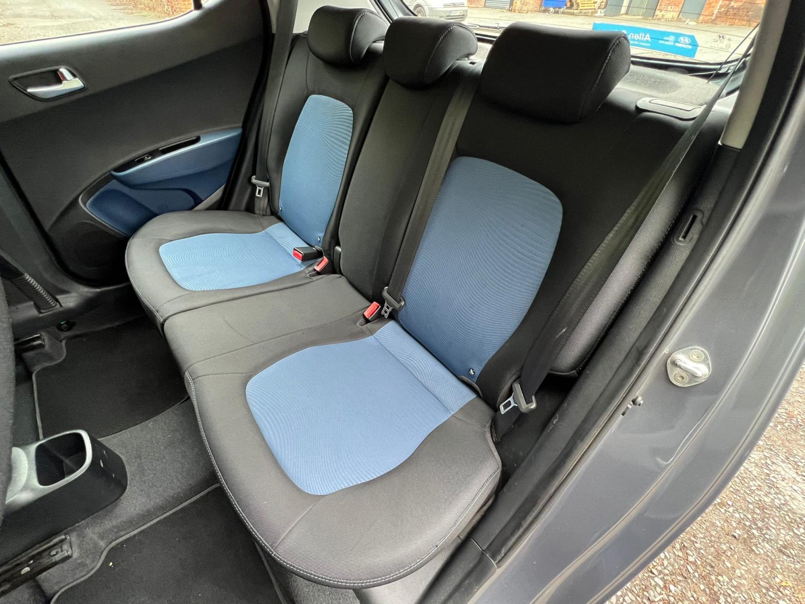 Hyundai i10 1.2 Premium SE Hatchback 5dr Petrol Auto Euro 5 (87 ps)