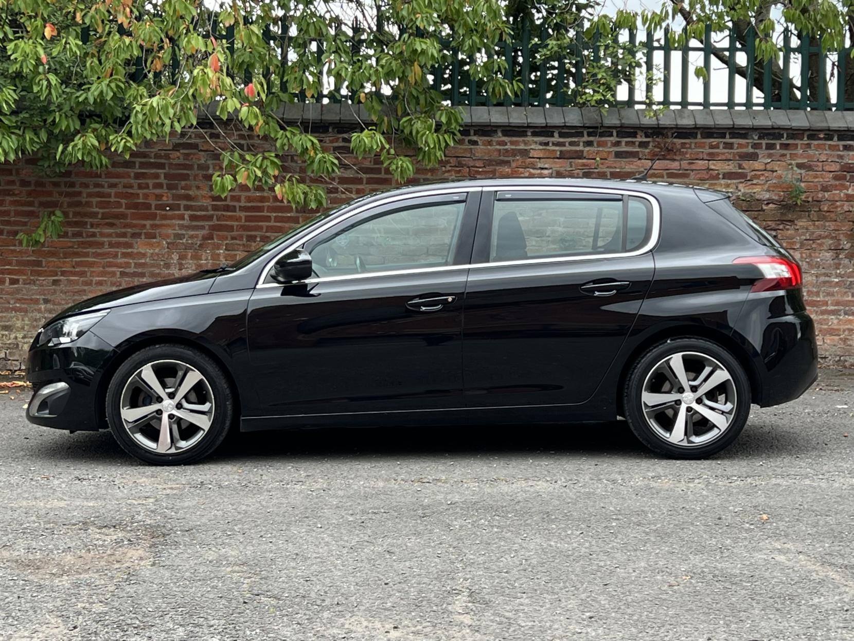 Peugeot 308 1.2 PureTech Allure Hatchback 5dr Petrol EAT Euro 6 (s/s) (130 ps)