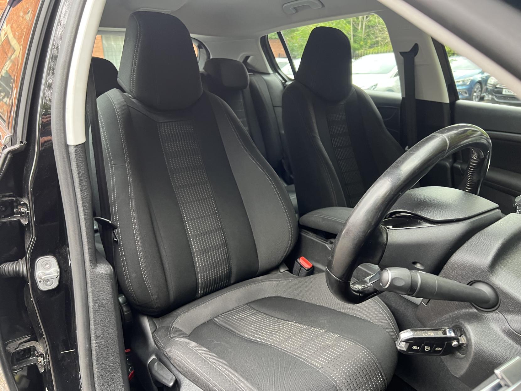 Peugeot 308 1.2 PureTech Allure Hatchback 5dr Petrol EAT Euro 6 (s/s) (130 ps)