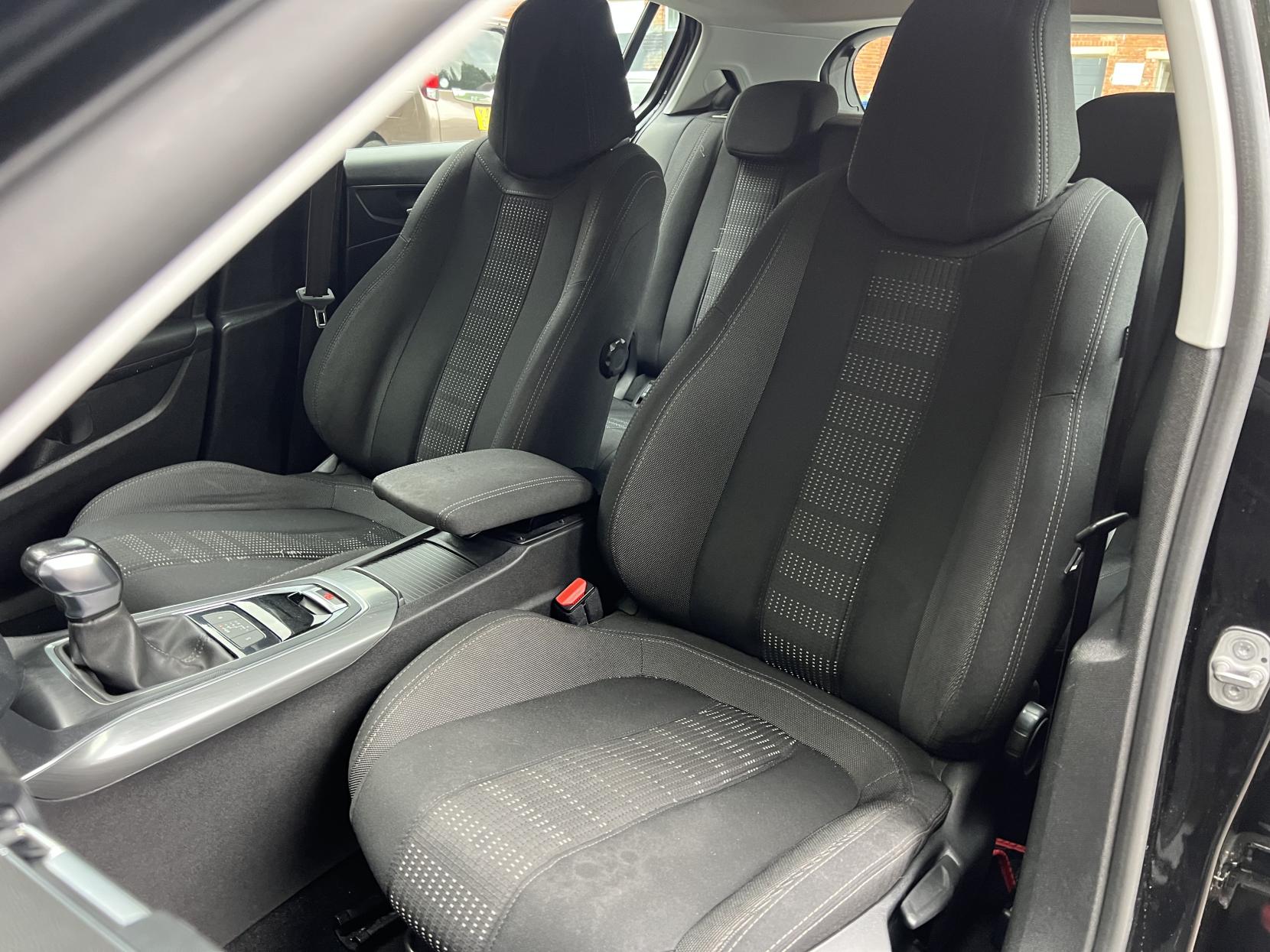 Peugeot 308 1.2 PureTech Allure Hatchback 5dr Petrol EAT Euro 6 (s/s) (130 ps)