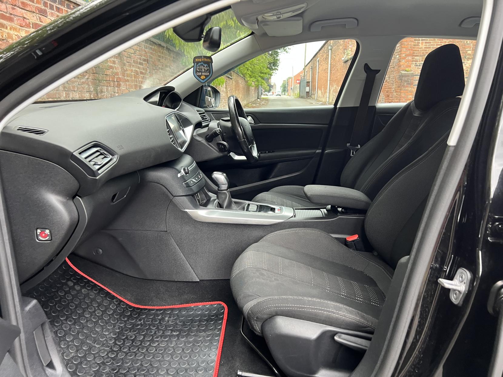 Peugeot 308 1.2 PureTech Allure Hatchback 5dr Petrol EAT Euro 6 (s/s) (130 ps)