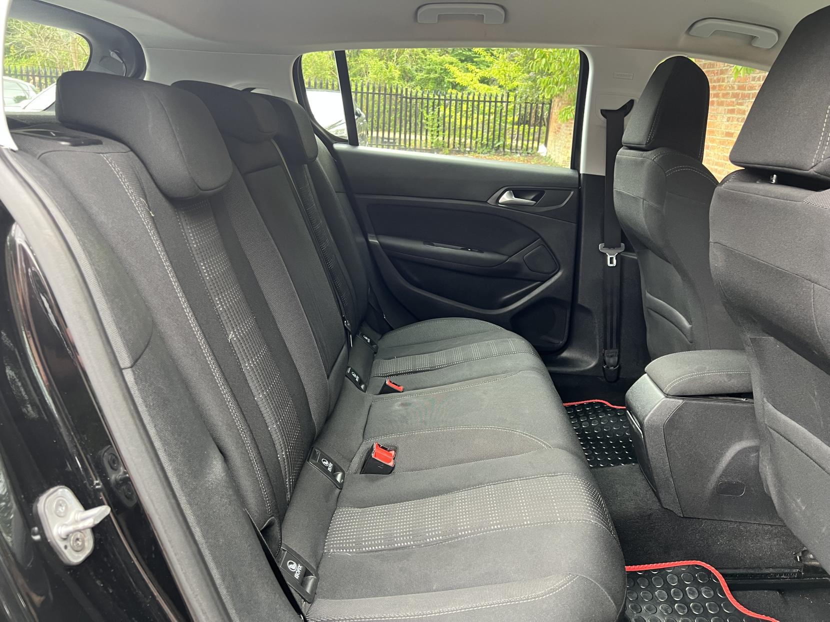 Peugeot 308 1.2 PureTech Allure Hatchback 5dr Petrol EAT Euro 6 (s/s) (130 ps)