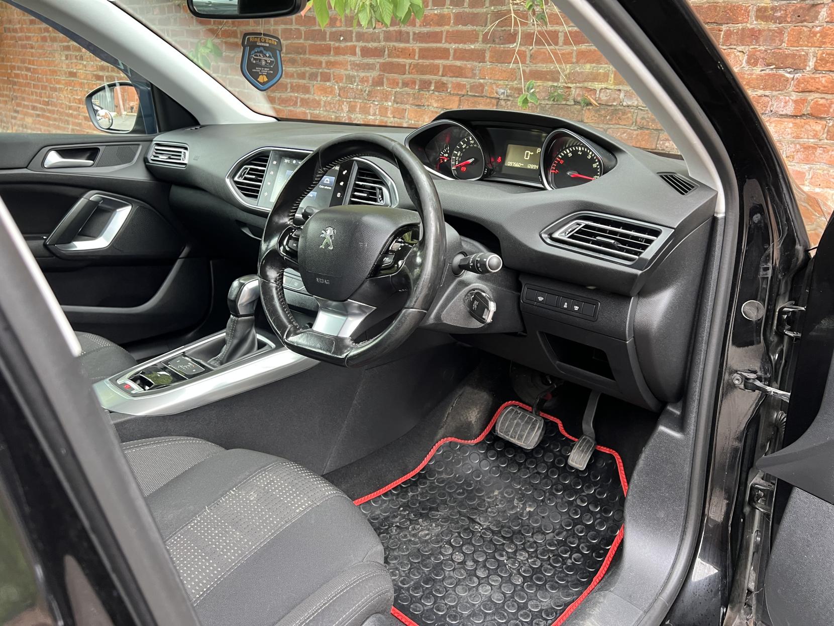 Peugeot 308 1.2 PureTech Allure Hatchback 5dr Petrol EAT Euro 6 (s/s) (130 ps)