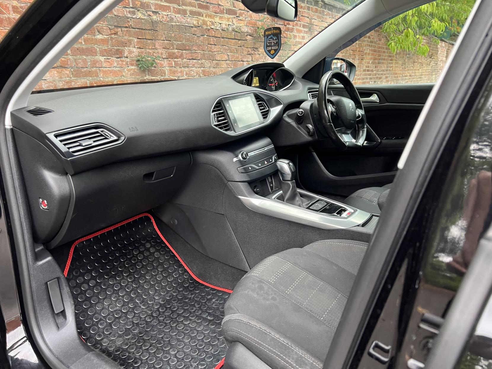 Peugeot 308 1.2 PureTech Allure Hatchback 5dr Petrol EAT Euro 6 (s/s) (130 ps)