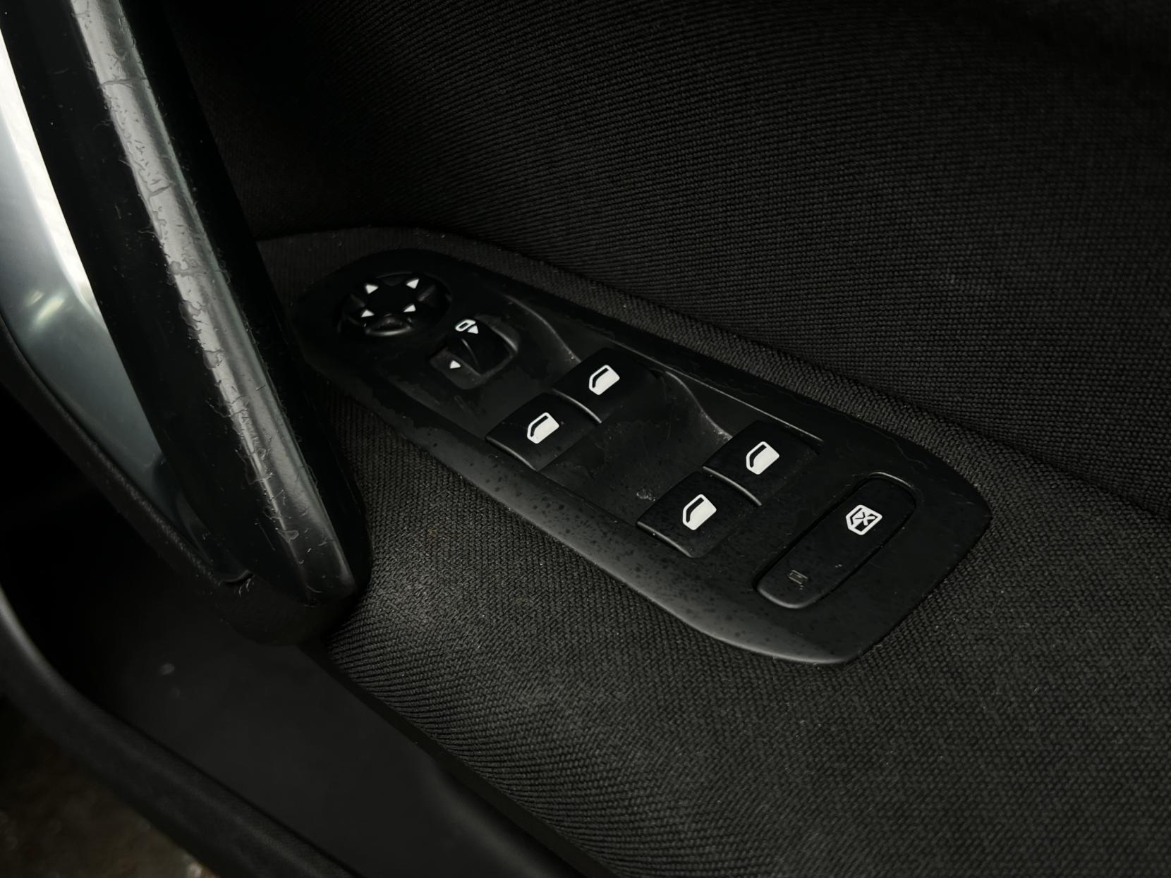 Peugeot 308 1.2 PureTech Allure Hatchback 5dr Petrol EAT Euro 6 (s/s) (130 ps)