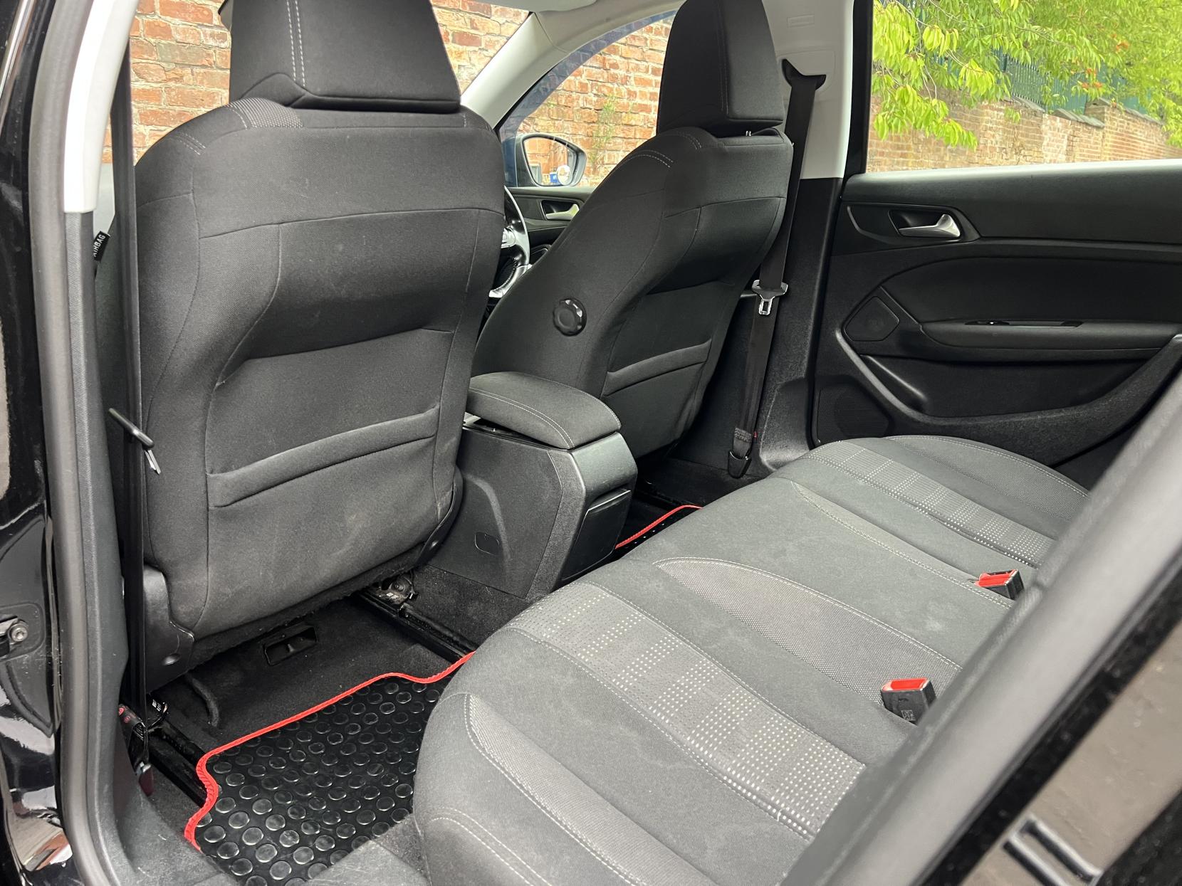 Peugeot 308 1.2 PureTech Allure Hatchback 5dr Petrol EAT Euro 6 (s/s) (130 ps)