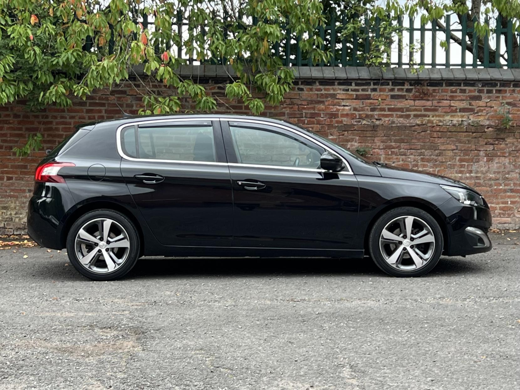 Peugeot 308 1.2 PureTech Allure Hatchback 5dr Petrol EAT Euro 6 (s/s) (130 ps)