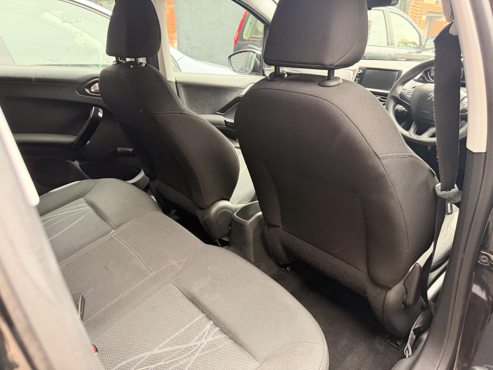 Peugeot 208 1.4 e-HDi Active Hatchback 5dr Diesel EGC Euro 5 (s/s) (70 ps)