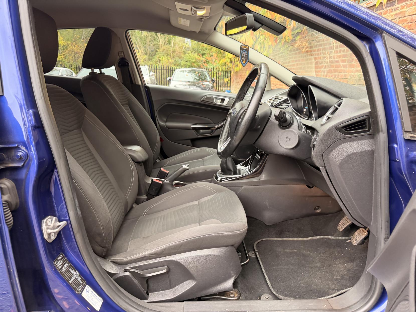 Ford Fiesta 1.0T EcoBoost Titanium Hatchback 5dr Petrol Manual Euro 5 (s/s) (125 ps)