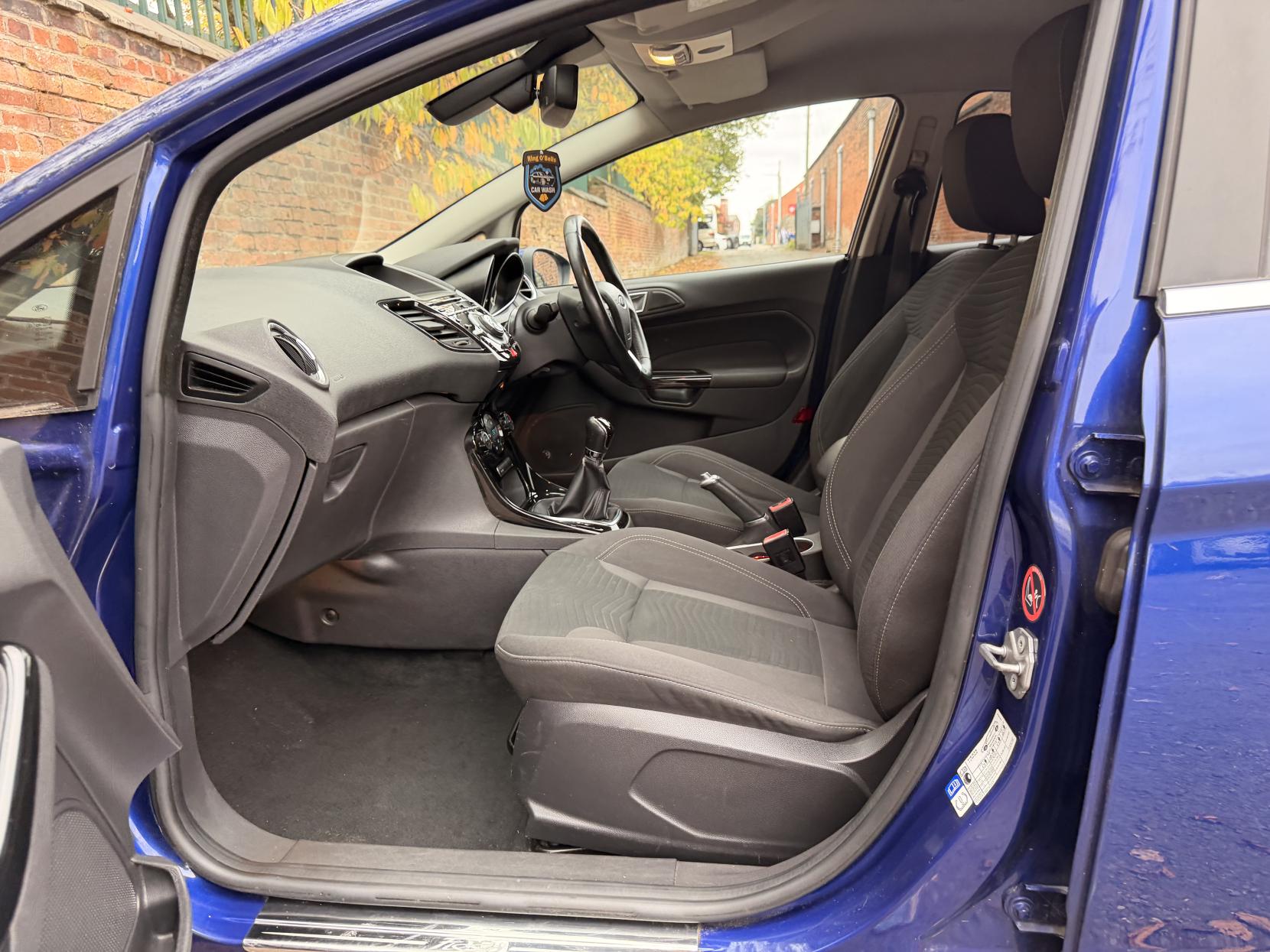 Ford Fiesta 1.0T EcoBoost Titanium Hatchback 5dr Petrol Manual Euro 5 (s/s) (125 ps)