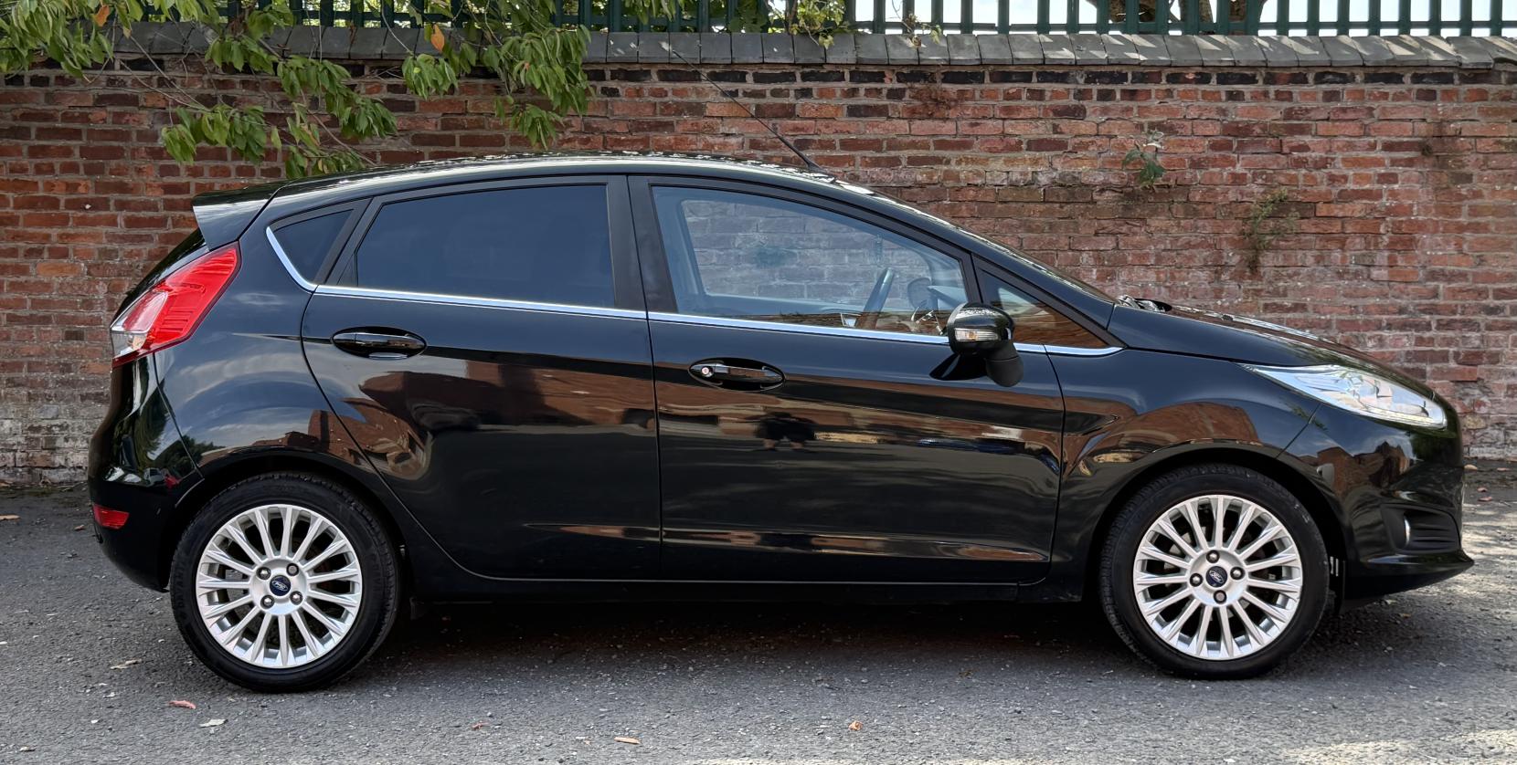 Ford Fiesta 1.0T EcoBoost Titanium Hatchback 5dr Petrol Powershift Euro 6 (100 ps)