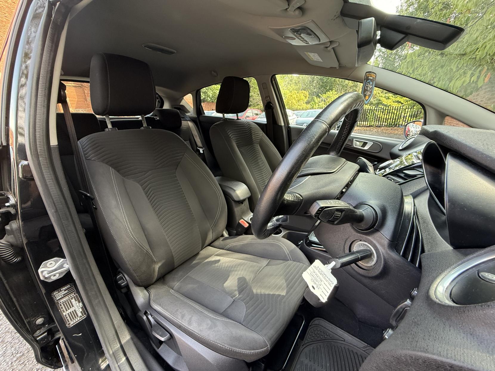 Ford Fiesta 1.0T EcoBoost Titanium Hatchback 5dr Petrol Powershift Euro 6 (100 ps)