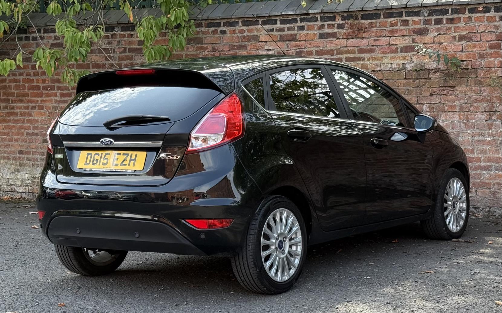 Ford Fiesta 1.0T EcoBoost Titanium Hatchback 5dr Petrol Powershift Euro 6 (100 ps)