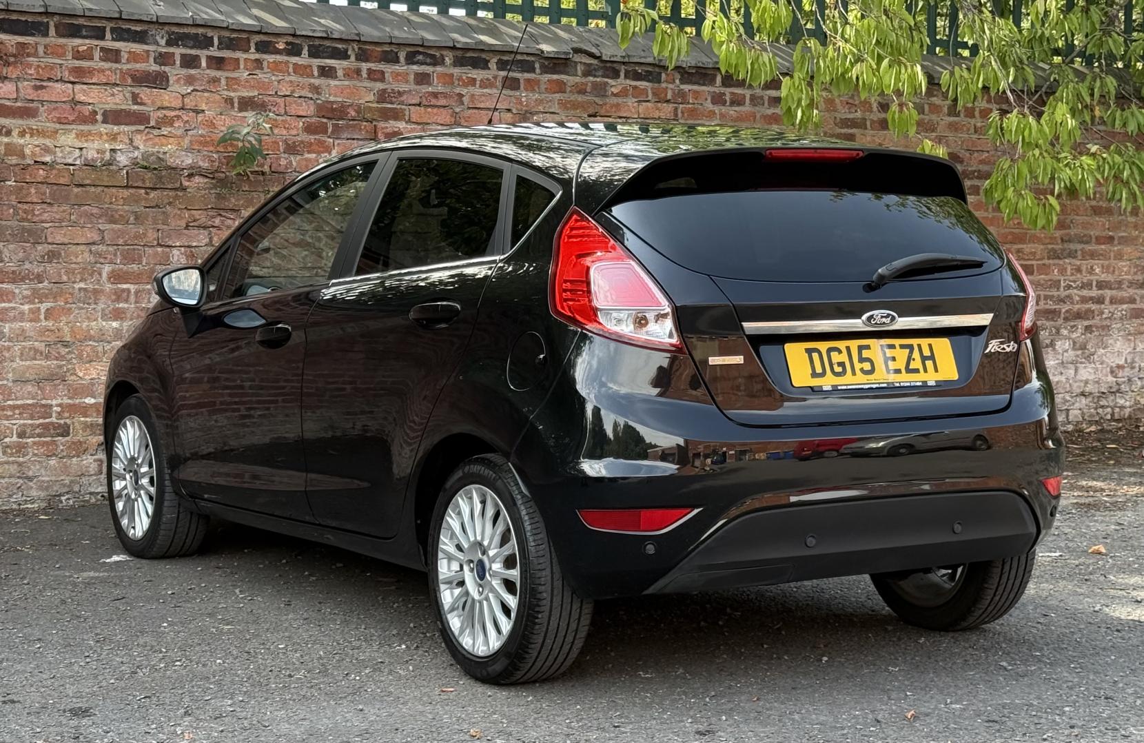 Ford Fiesta 1.0T EcoBoost Titanium Hatchback 5dr Petrol Powershift Euro 6 (100 ps)